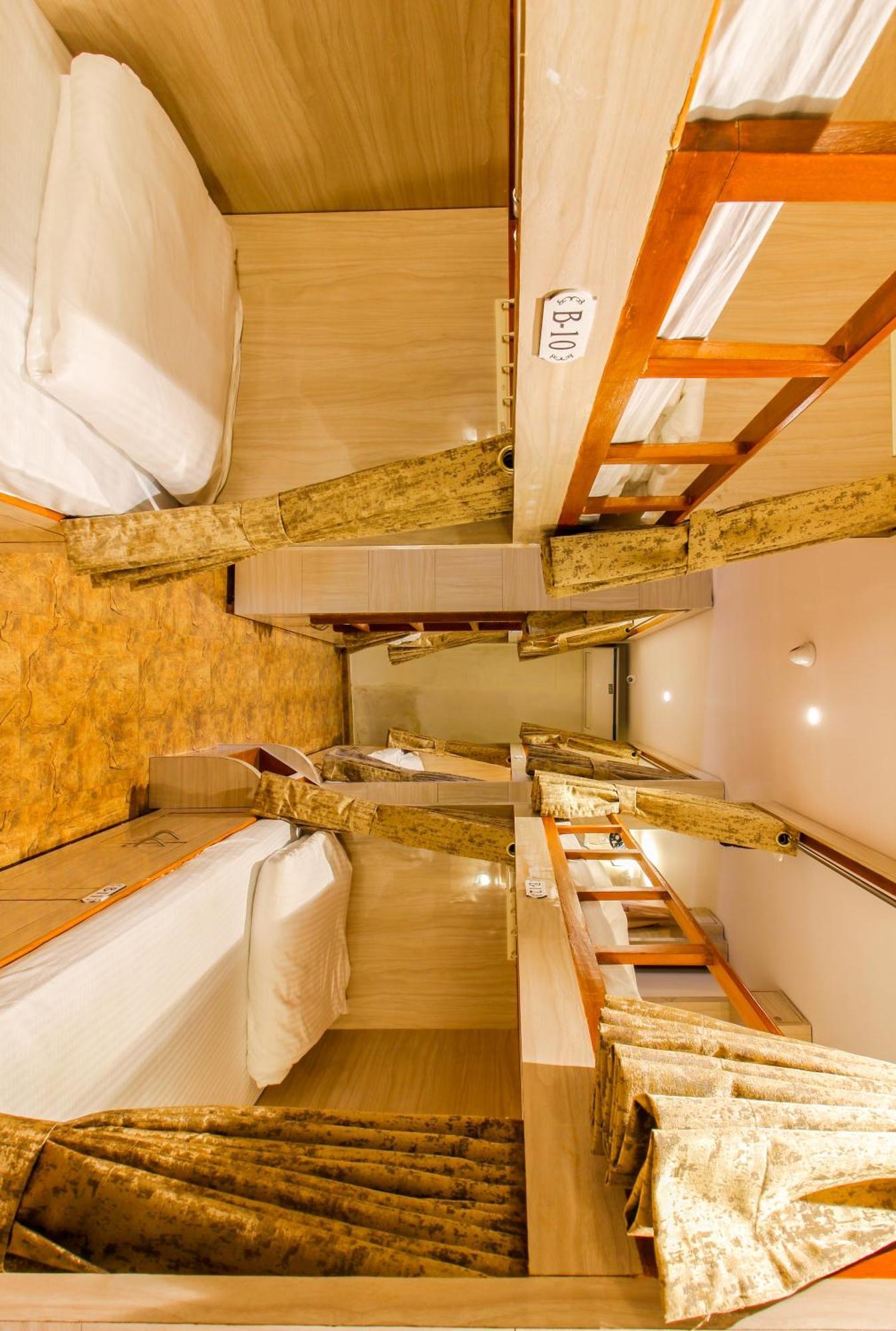 Hygeinic Airport Dormitory Near By Bom *