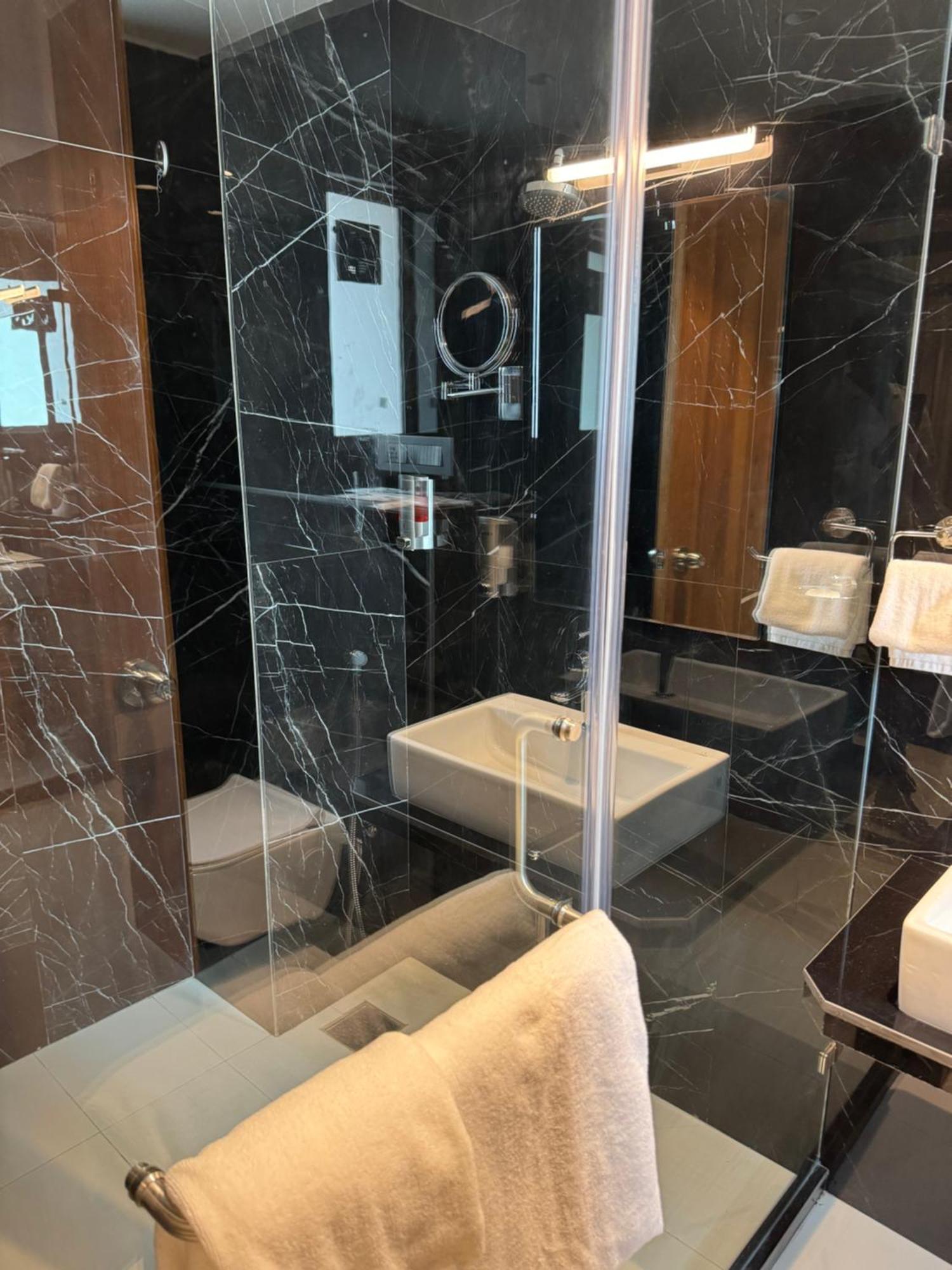 Hotel House, Malad