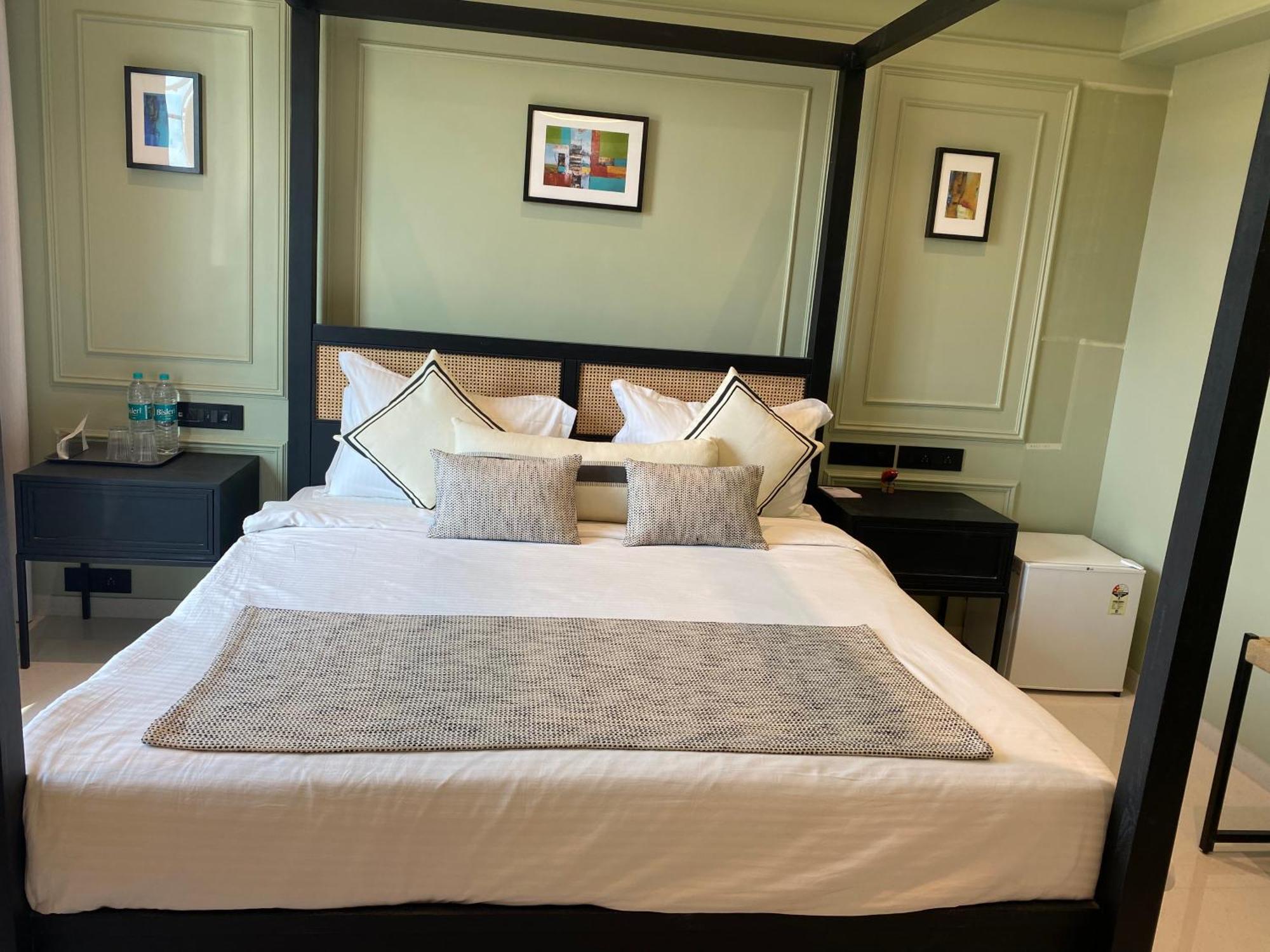 House, Malad Hotel