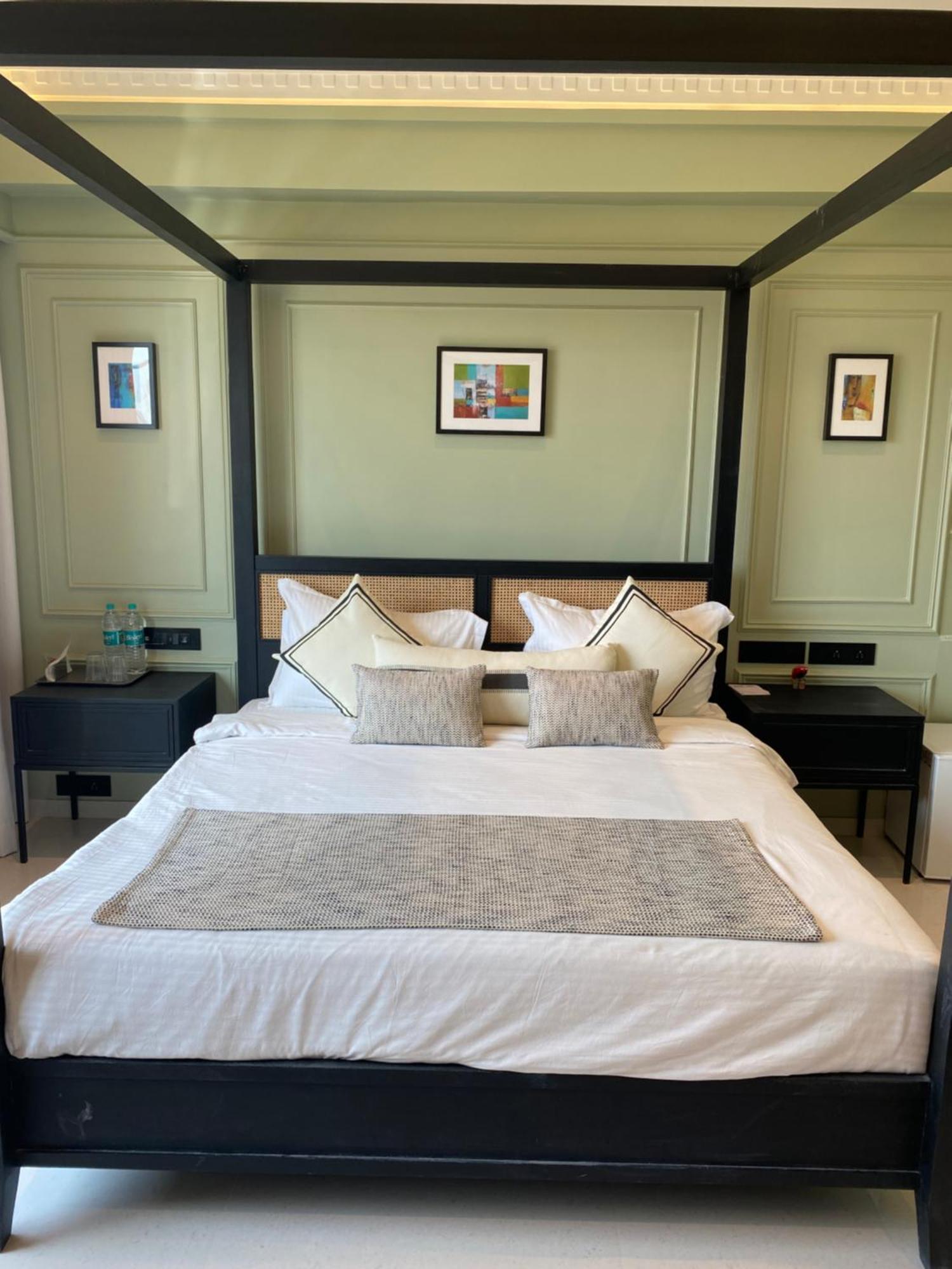 House, Malad Hotel 3*