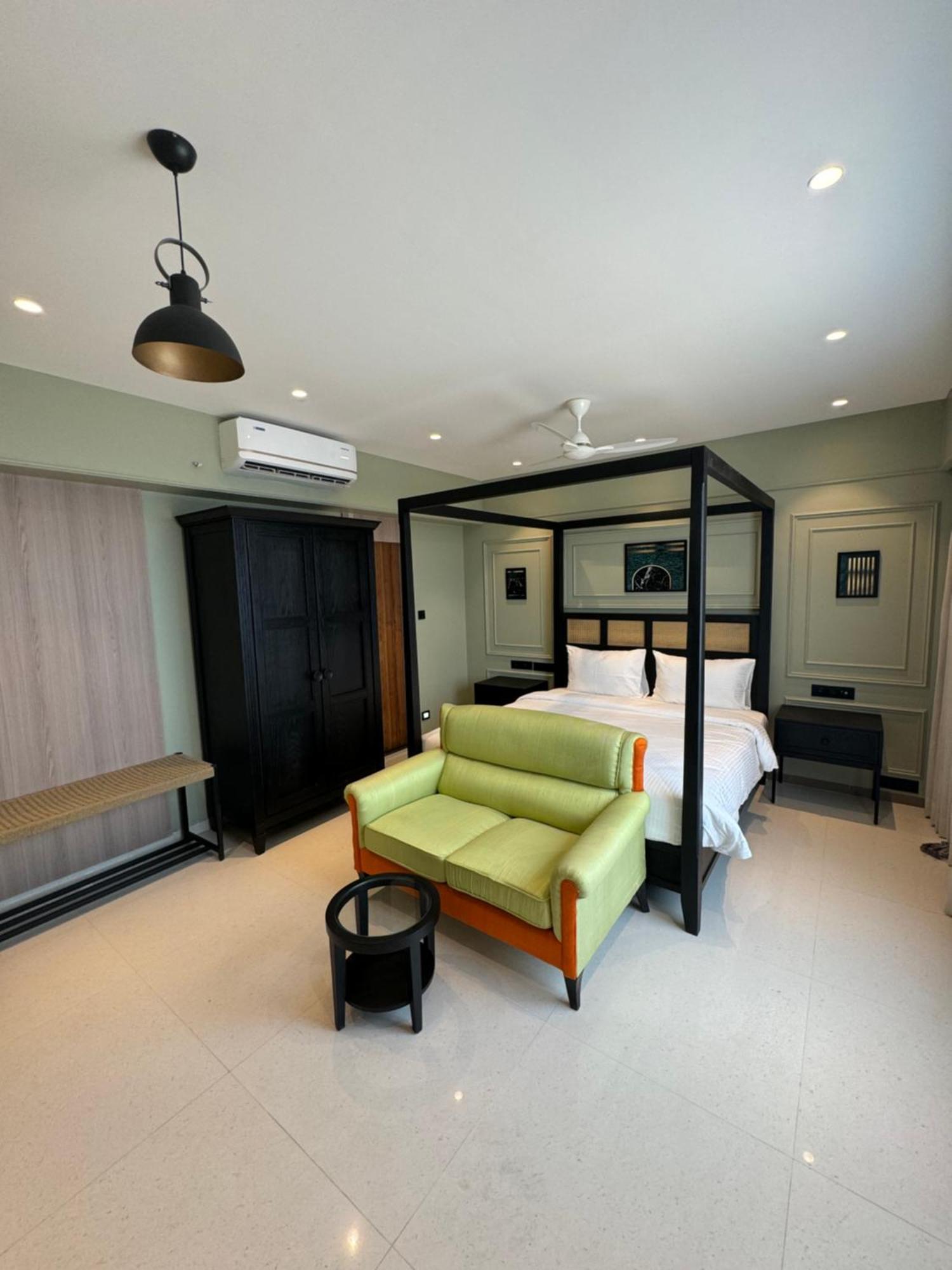 Hotel House, Malad