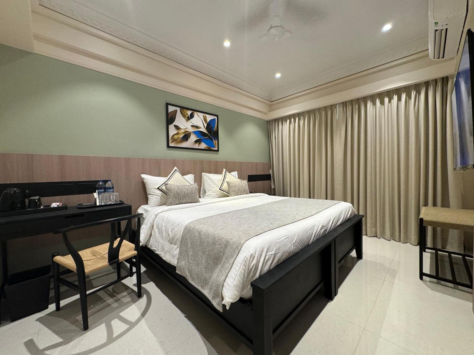 House, Malad Hotel 3*
