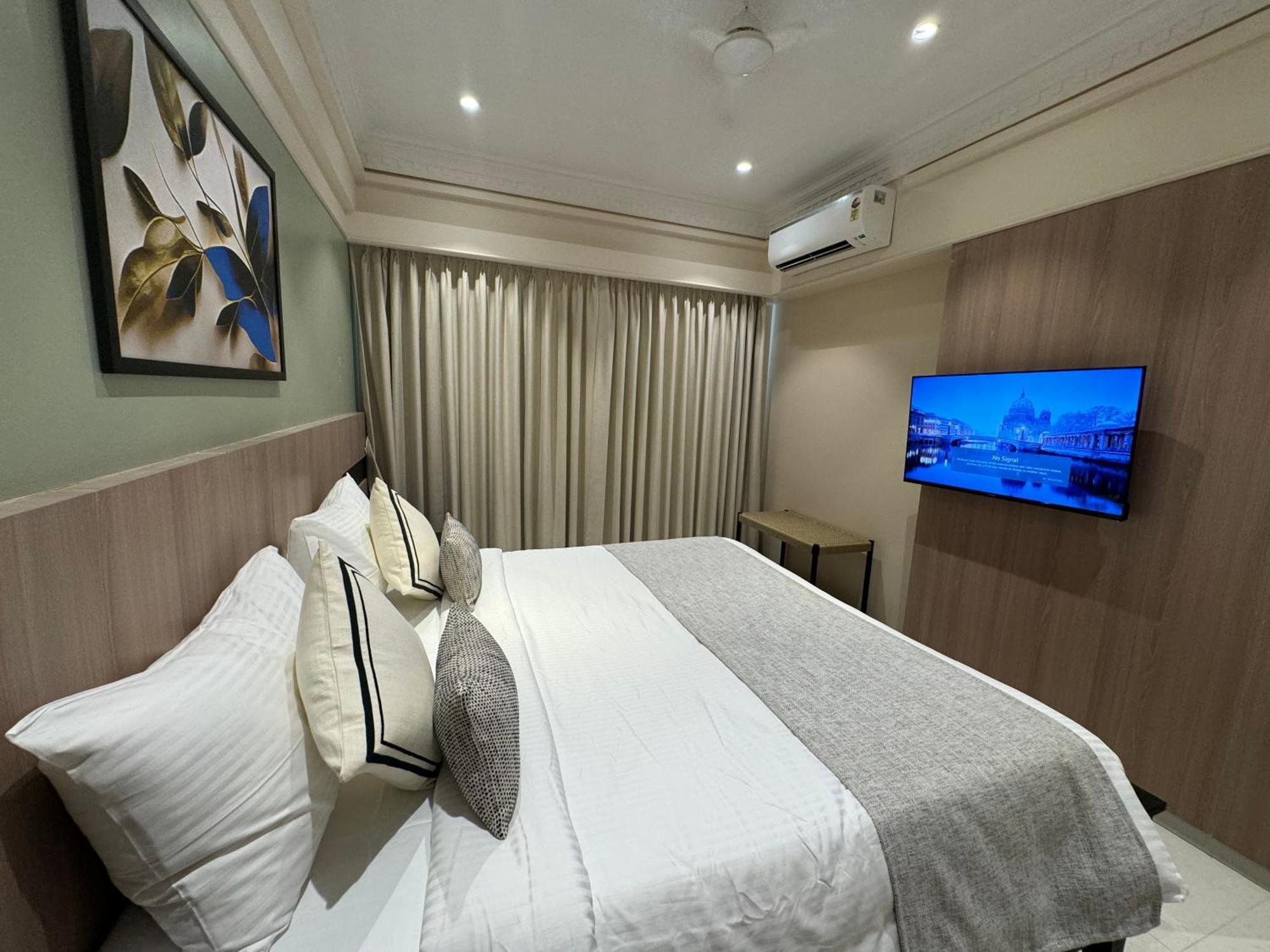 House, Malad Hotel