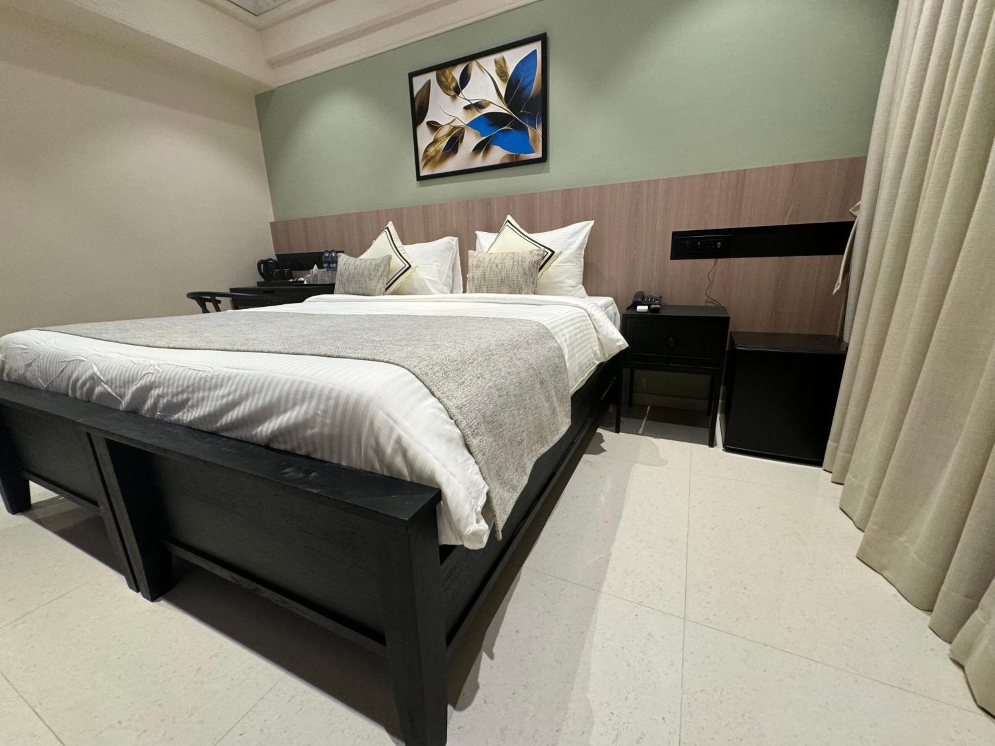 House, Malad Hotel