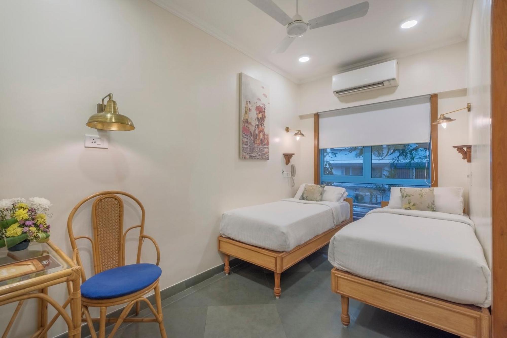 Kemps Corner Hotel