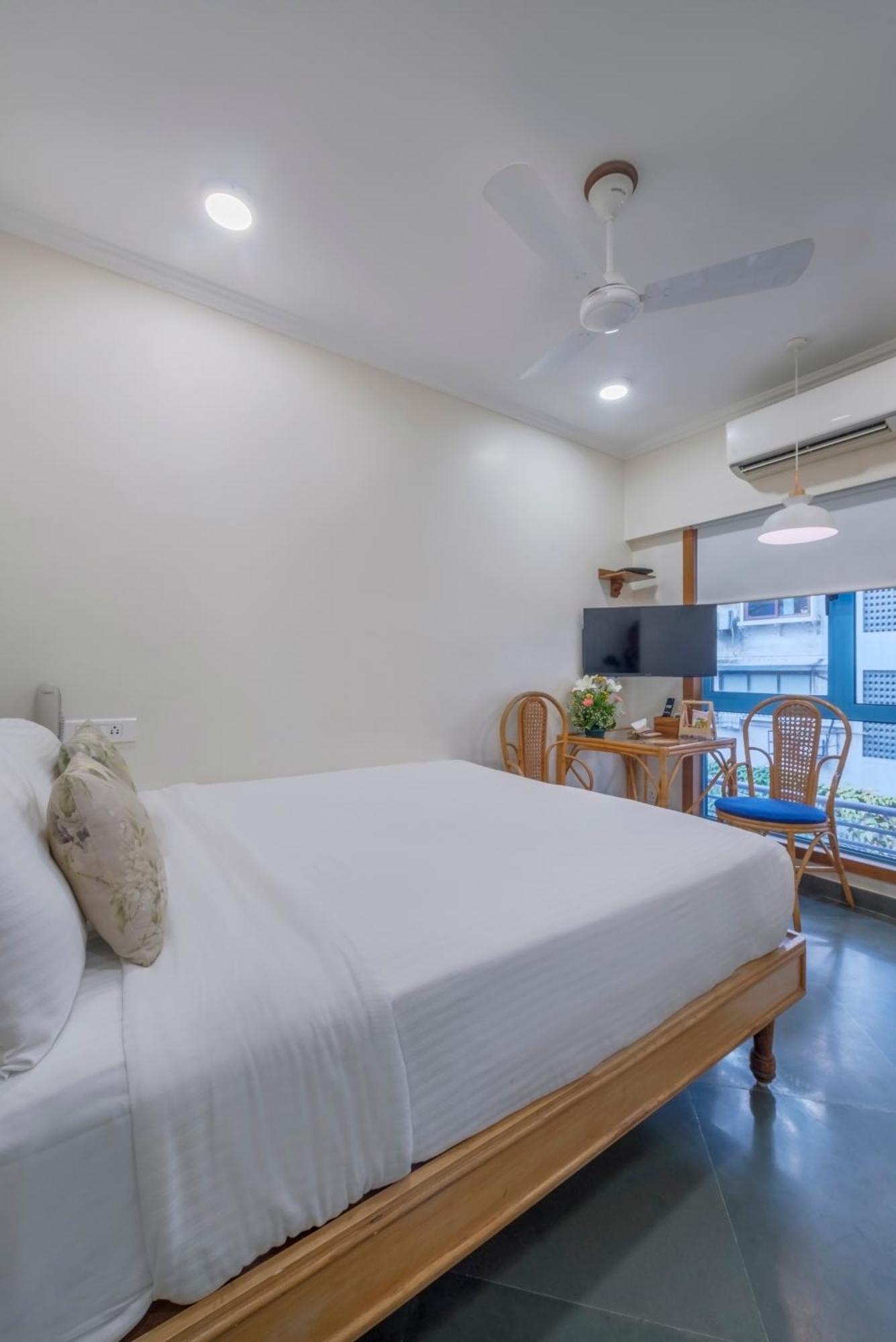 Kemps Corner Hotel