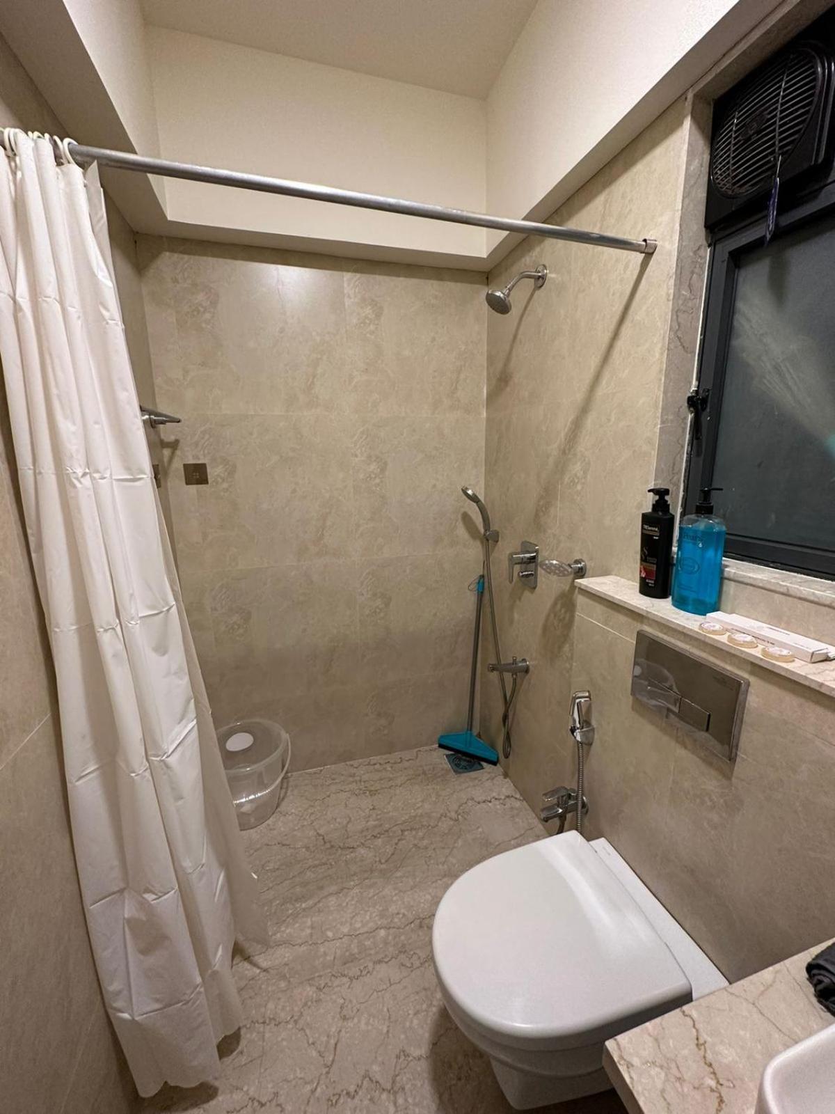 Apartment 1br Service In Bkc By Florastays *