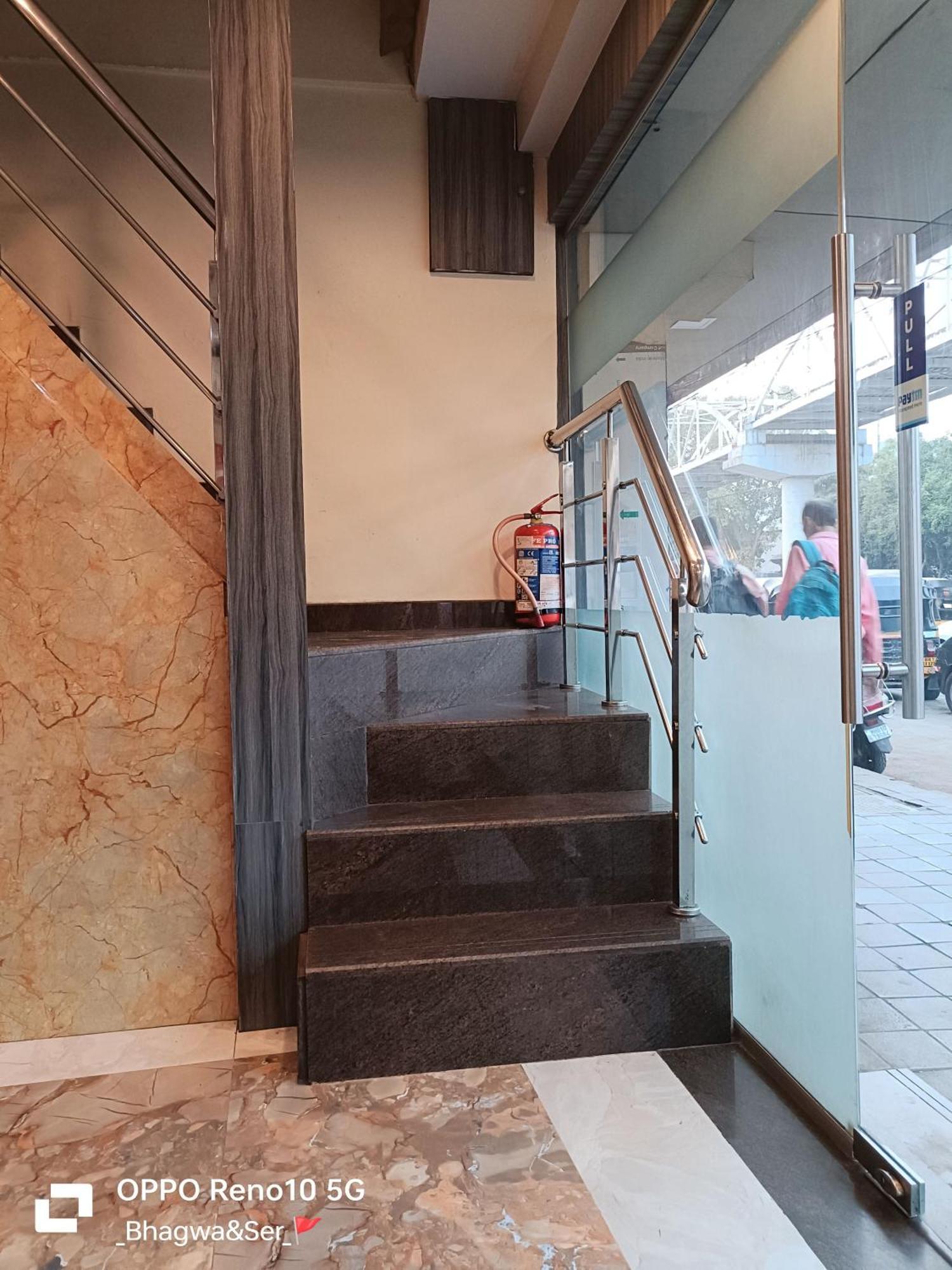 Guest house Time Gold Near Domestics Airport Mumbai