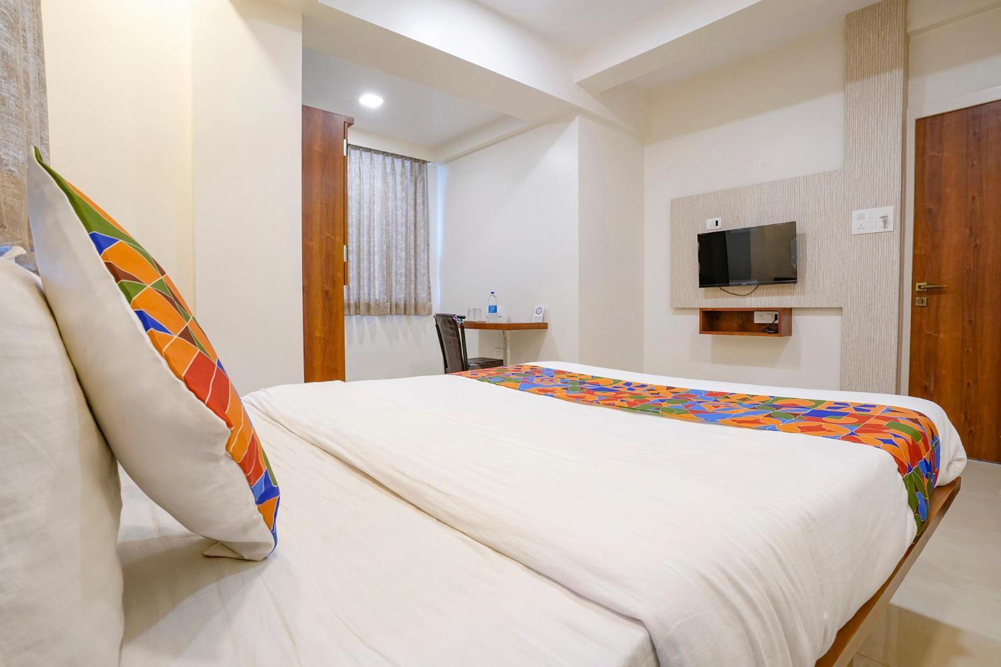 Hotel Fabhotel The Mint Mumbai