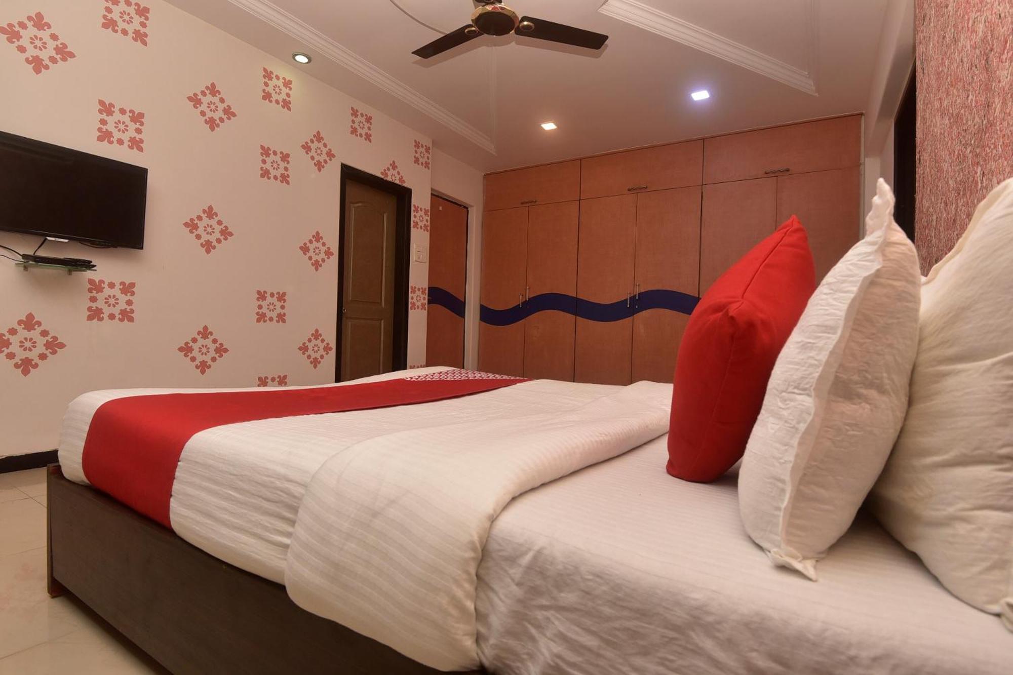 Hotel Oyo 19160 Dev Shelter 3*