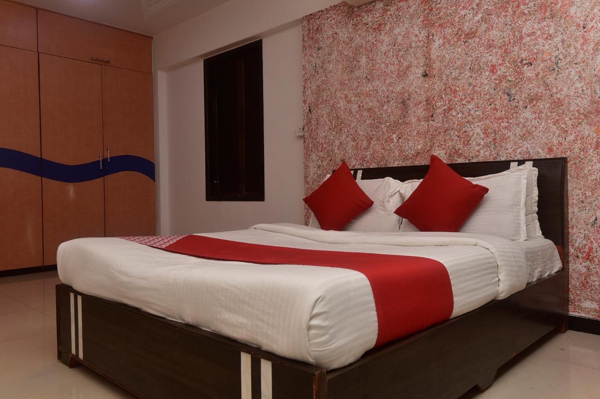 Hotel Oyo 19160 Dev Shelter