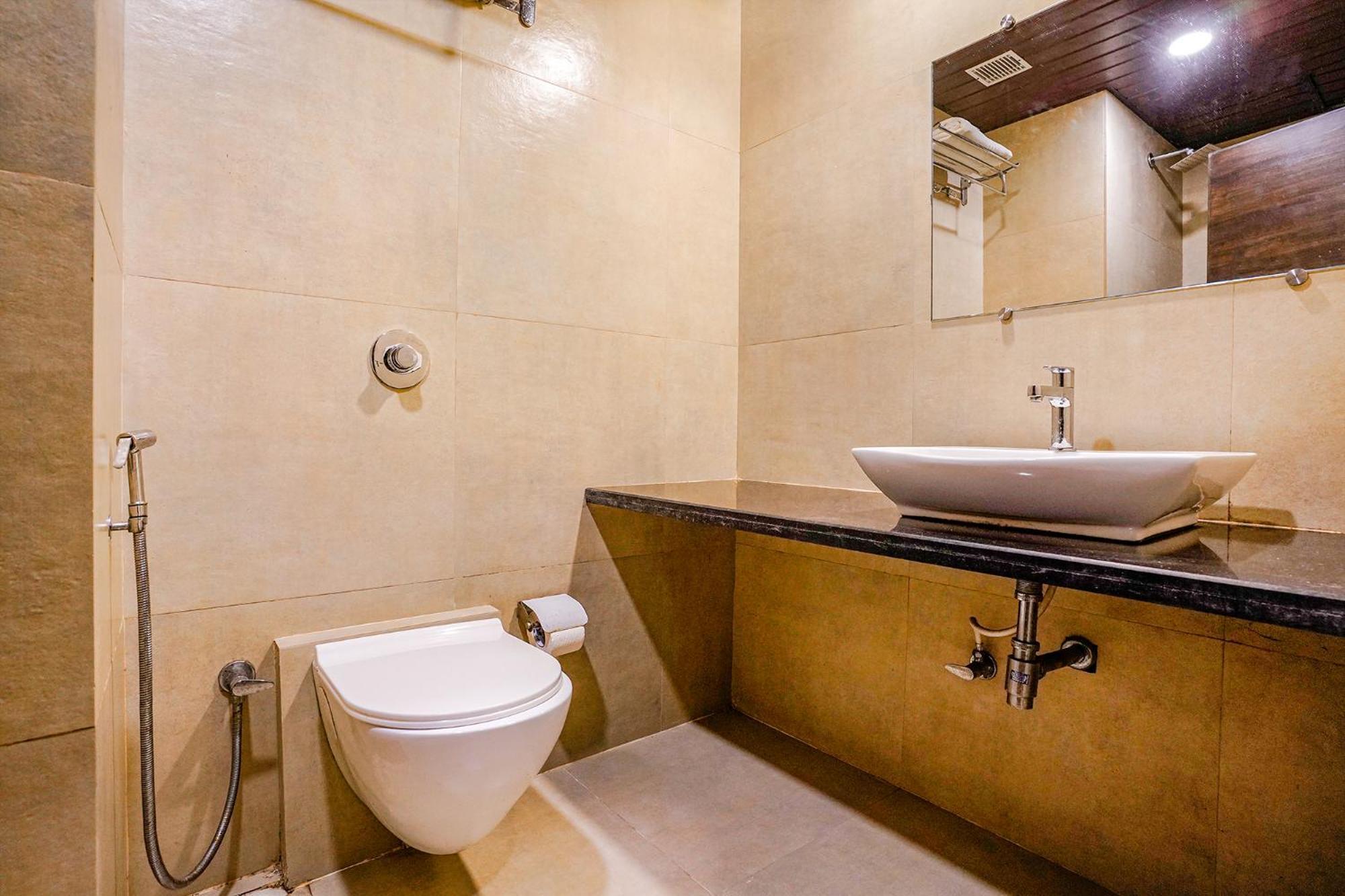 Fabhotel Vertigo - Nr Bkc