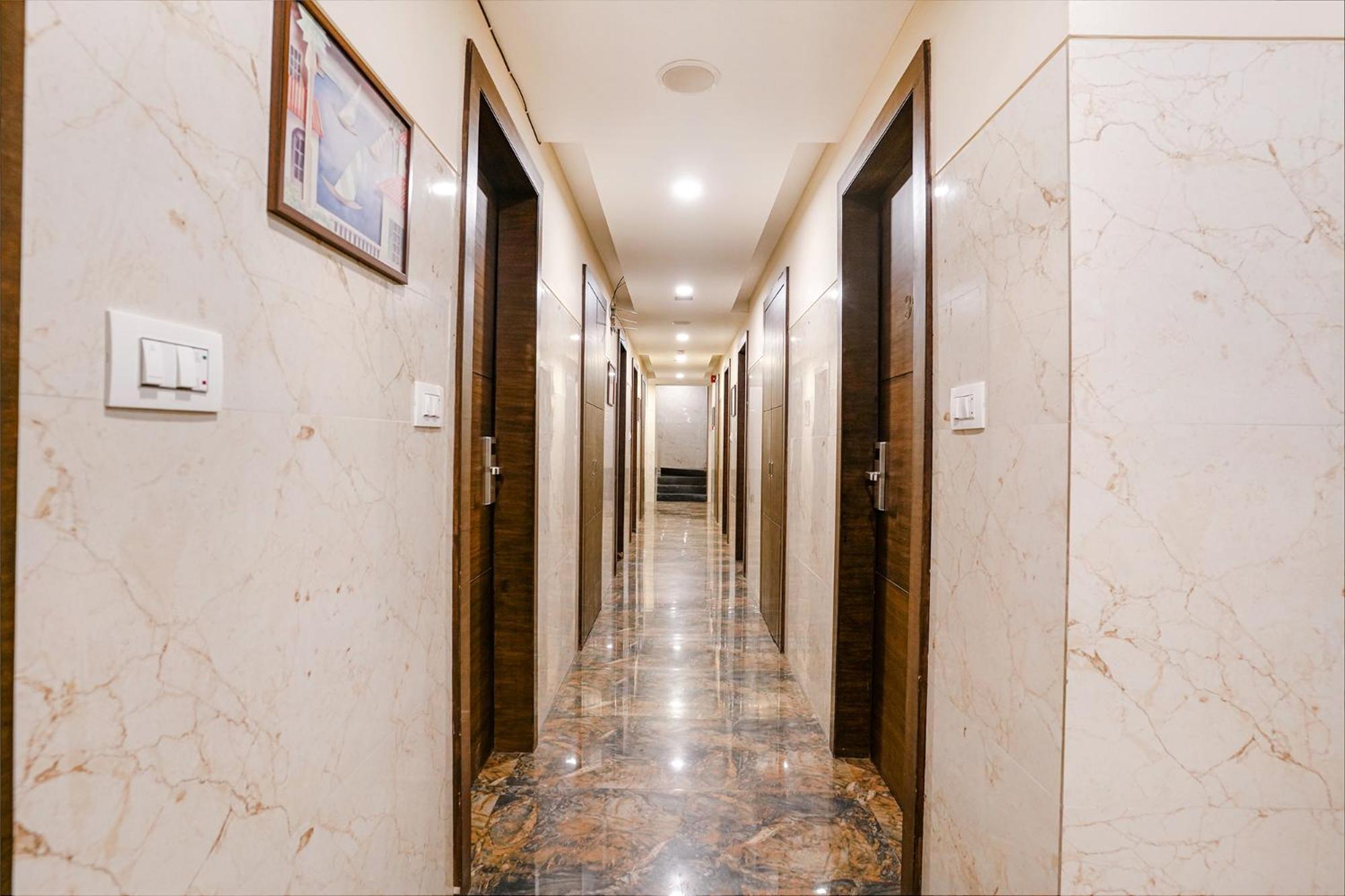 Fabhotel Vertigo - Nr Bkc Hotel 3*