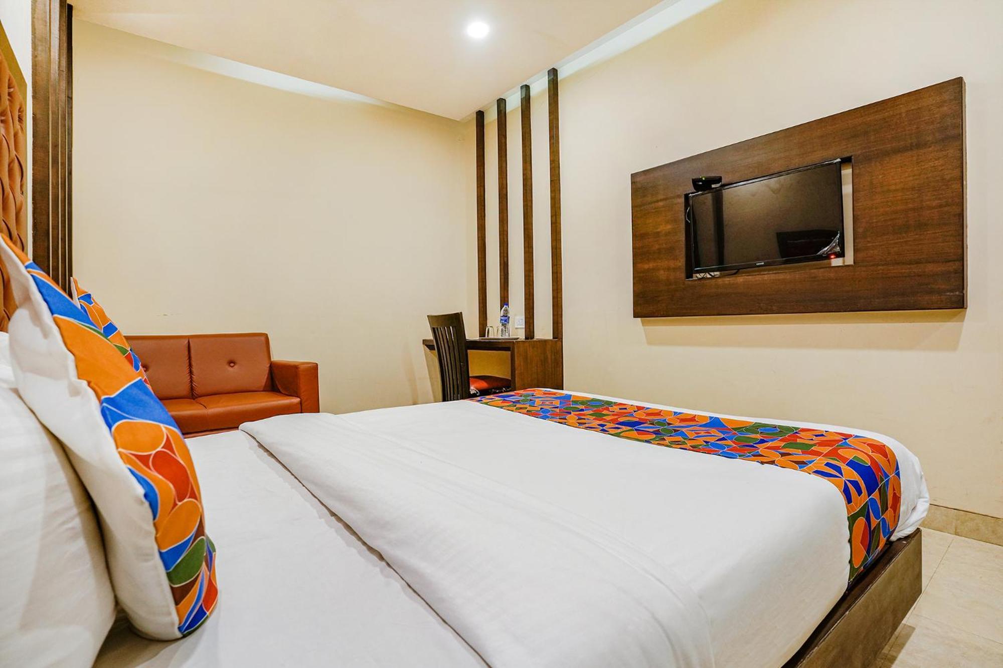 Fabhotel Vertigo - Nr Bkc Hotel 3*