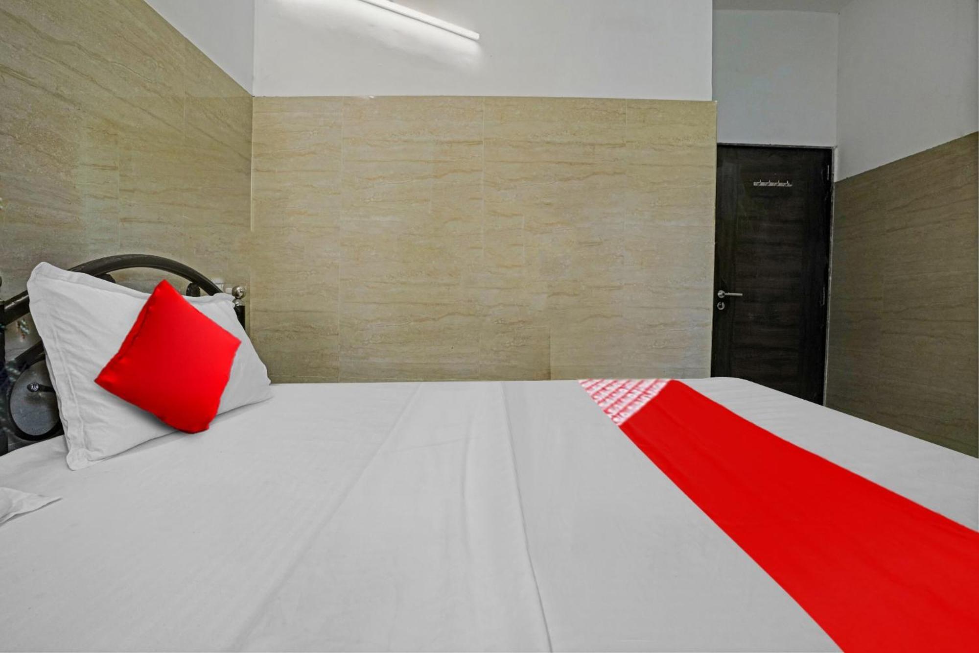 Oyo Flagship Raj Near Juhu Beach