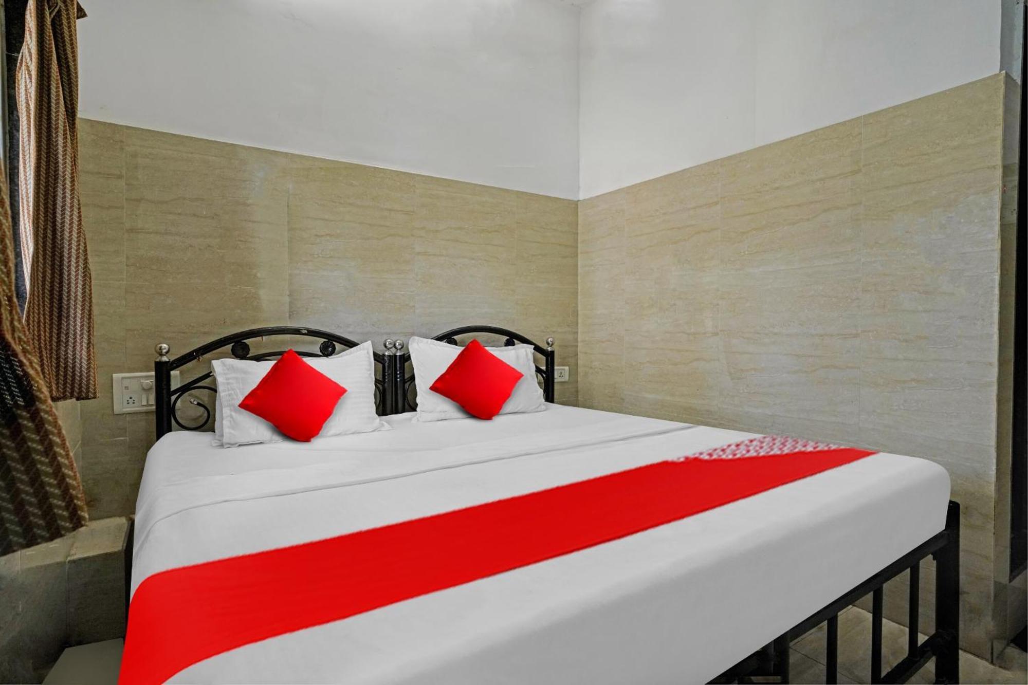 Oyo Flagship Raj Near Juhu Beach Hotel