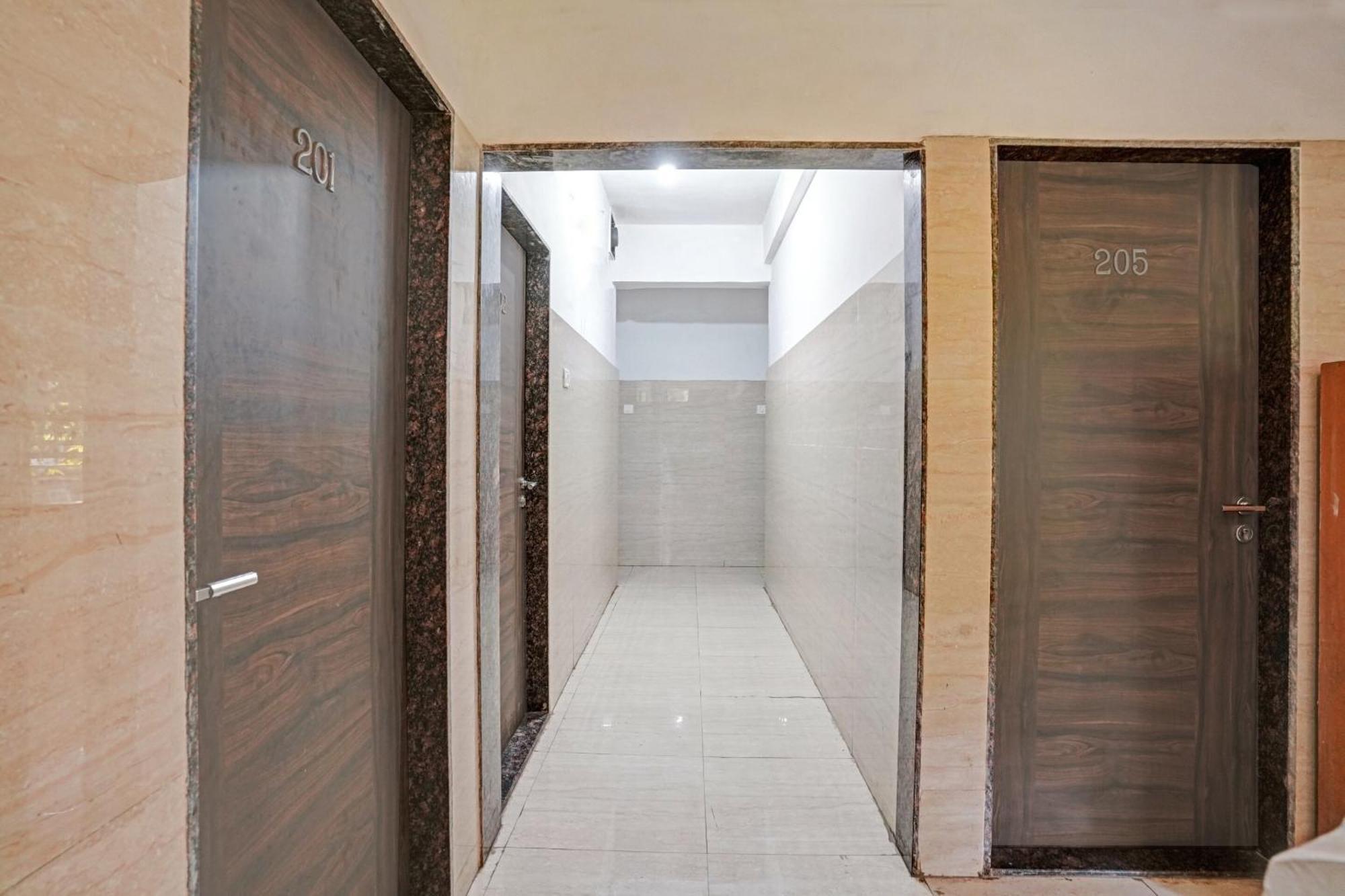 Hotel Oyo Flagship Raj Near Juhu Beach