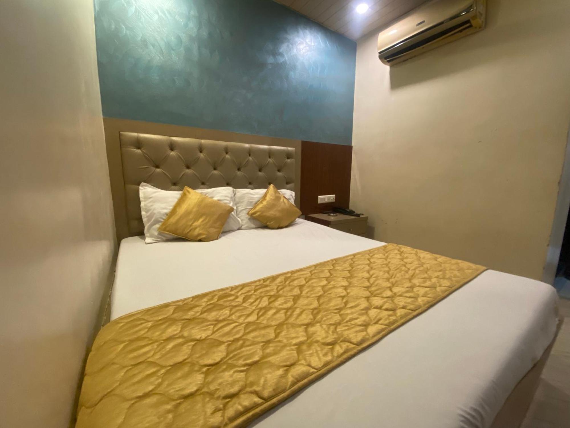 The Qubic Hotel *