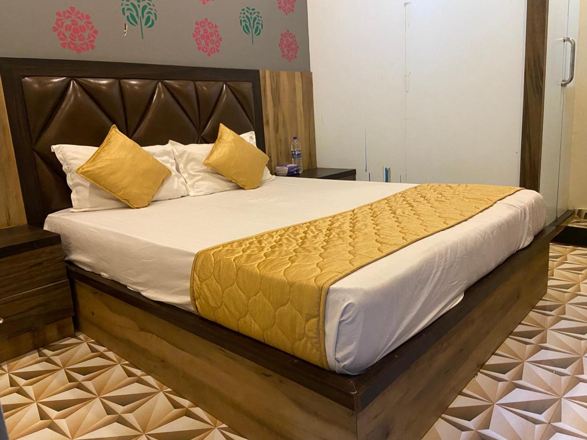 The Qubic Hotel *