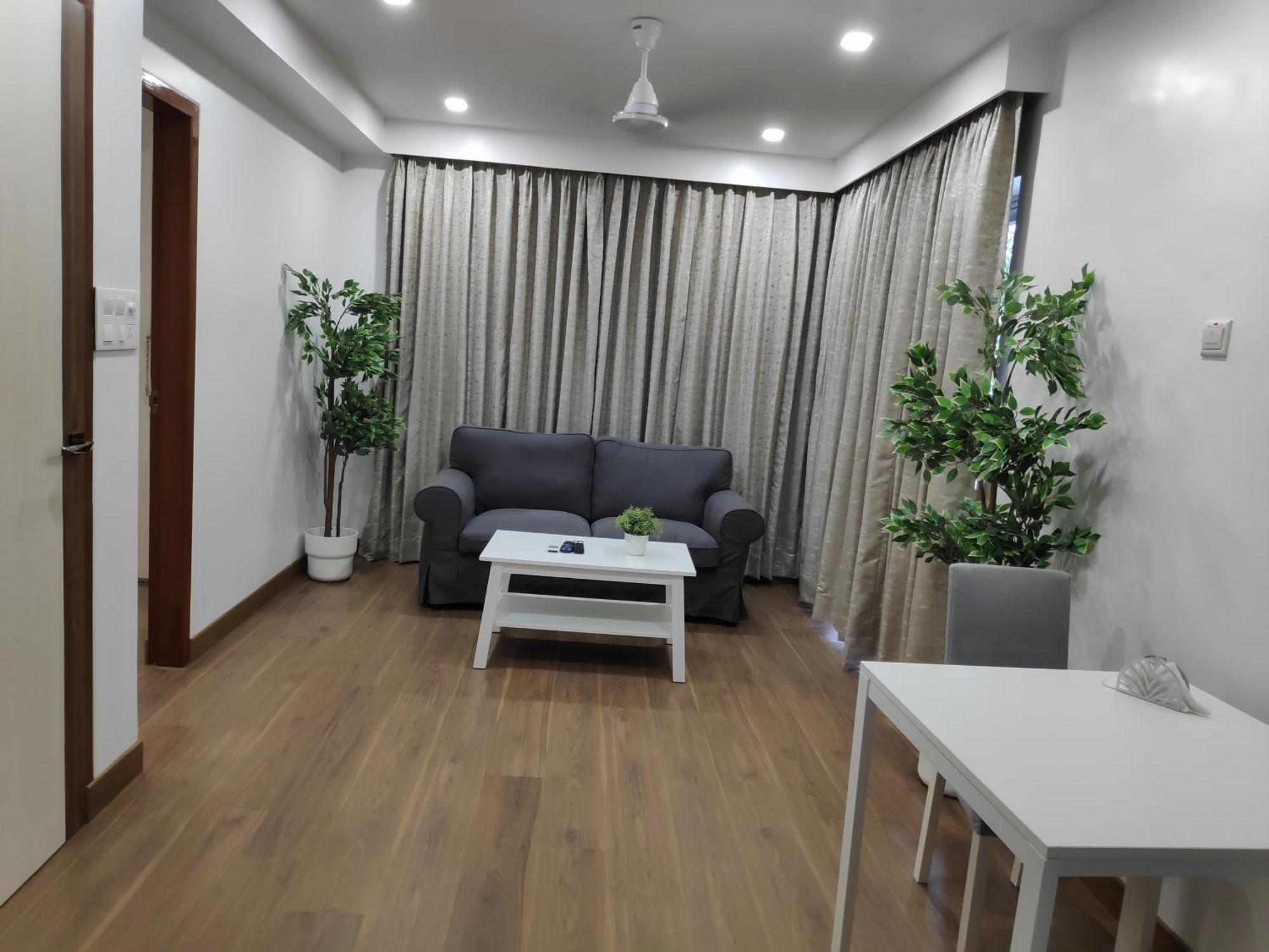 White House By Maxxvalue Service Bandra Apartment