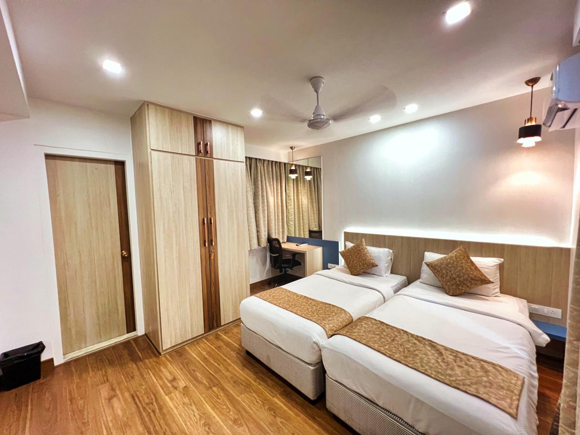 White House By Maxxvalue Service Bandra Apartment *