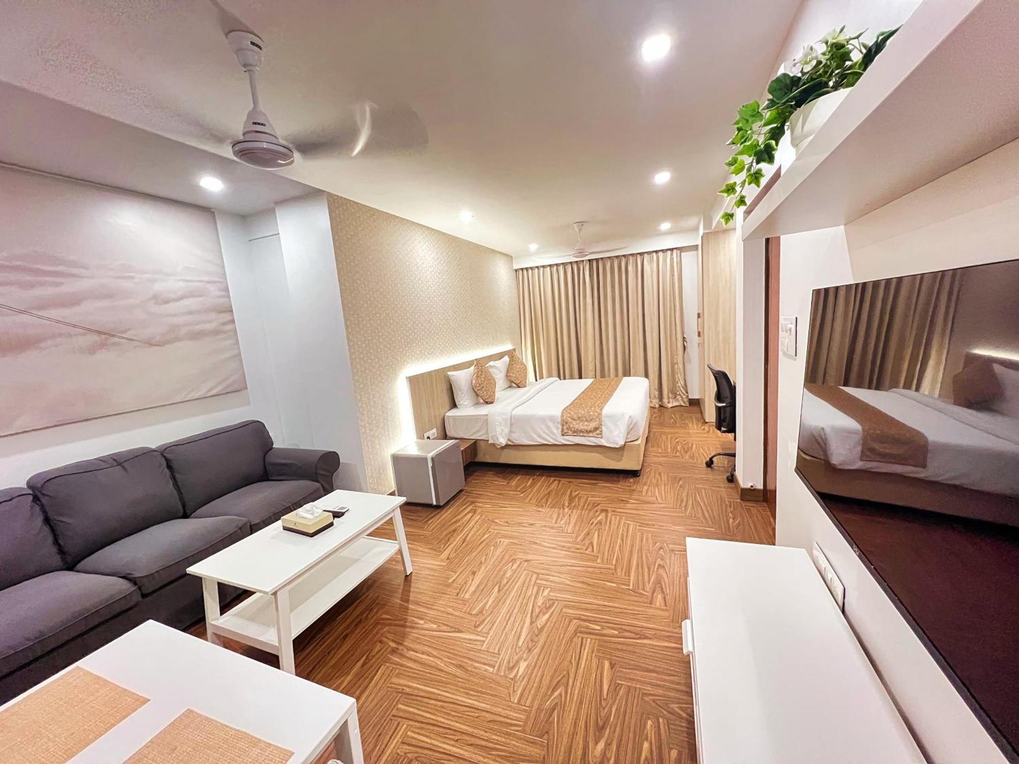 White House By Maxxvalue Service Bandra * Mumbai