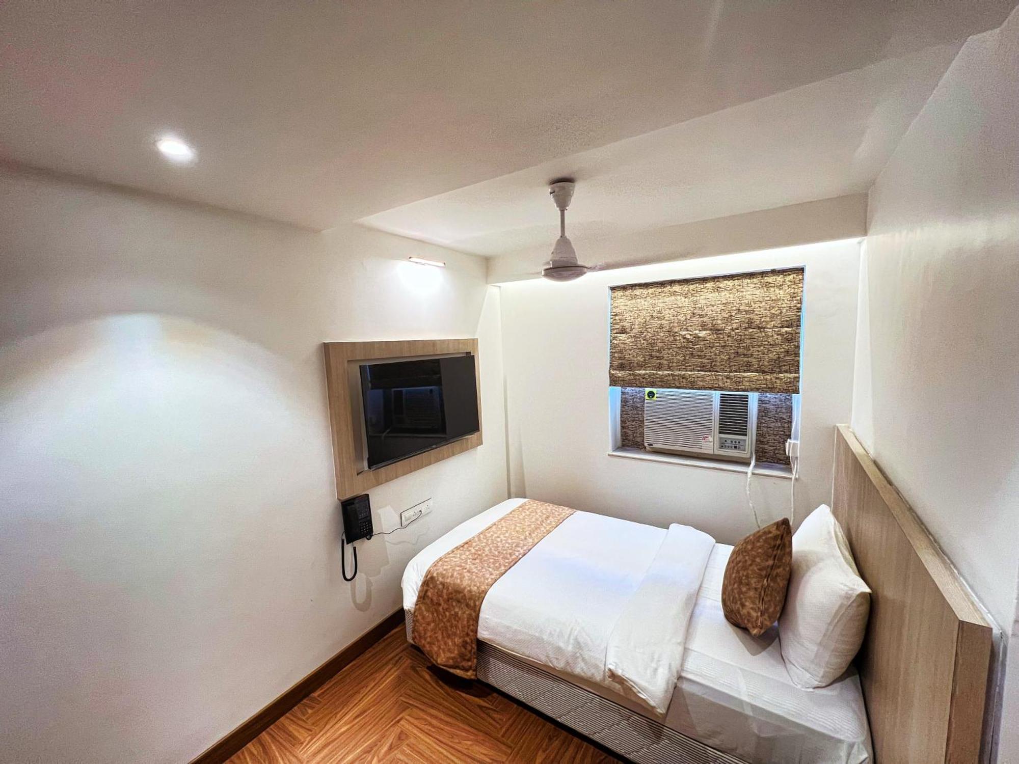 White House By Maxxvalue Service Bandra * Mumbai