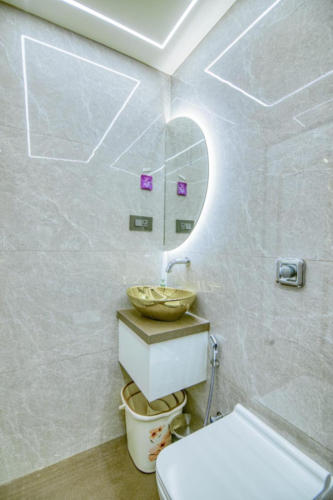Hotel La Metro Near Bkc 3*