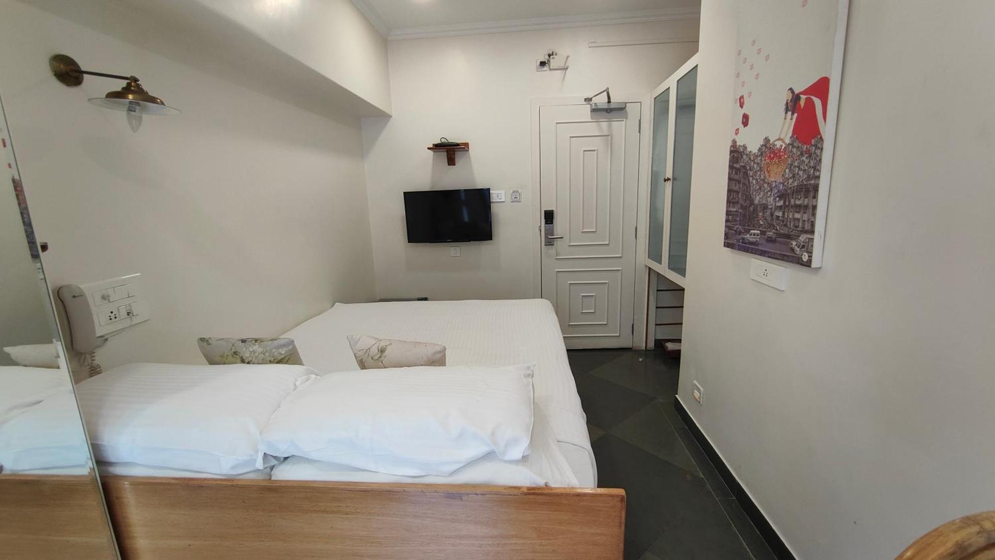 Hotel Kemps Corner 2*