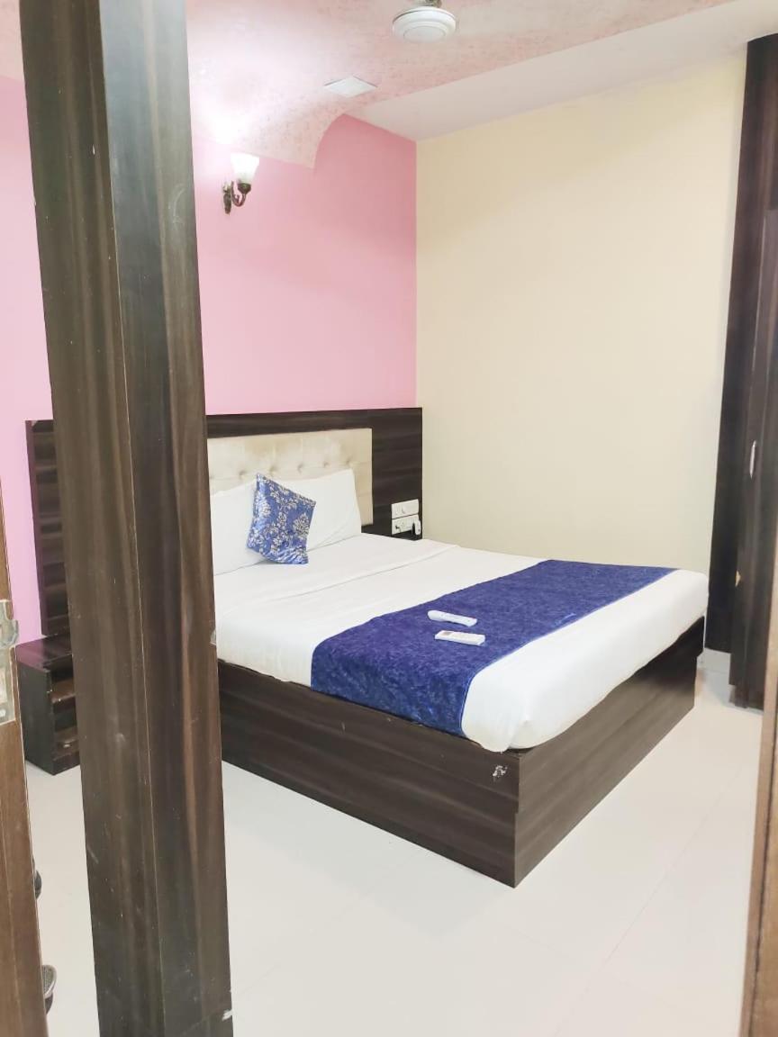 Hotel Golden Galaxy - Santacruz East Mumbai