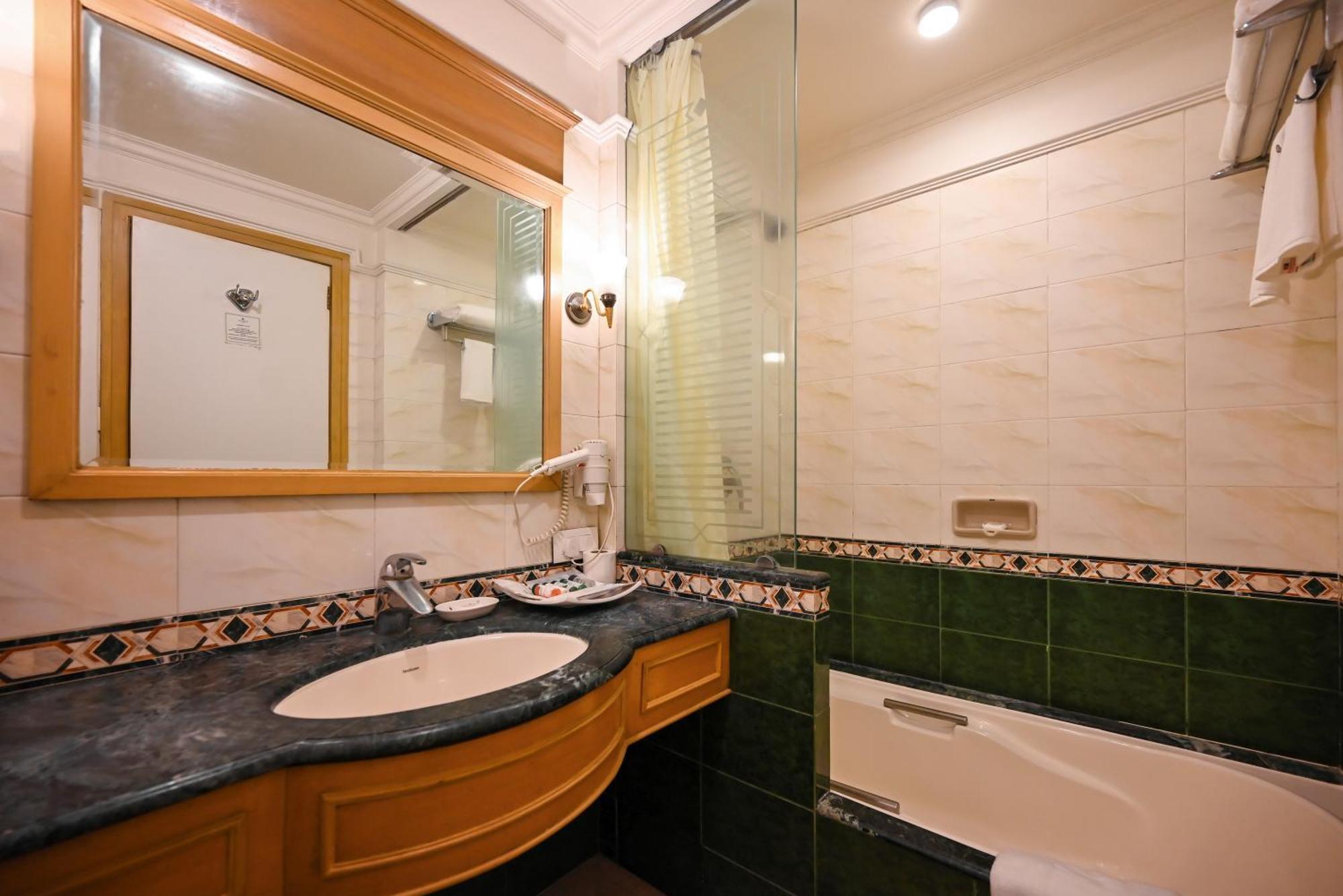 Fariyas , Colaba Hotel Mumbai