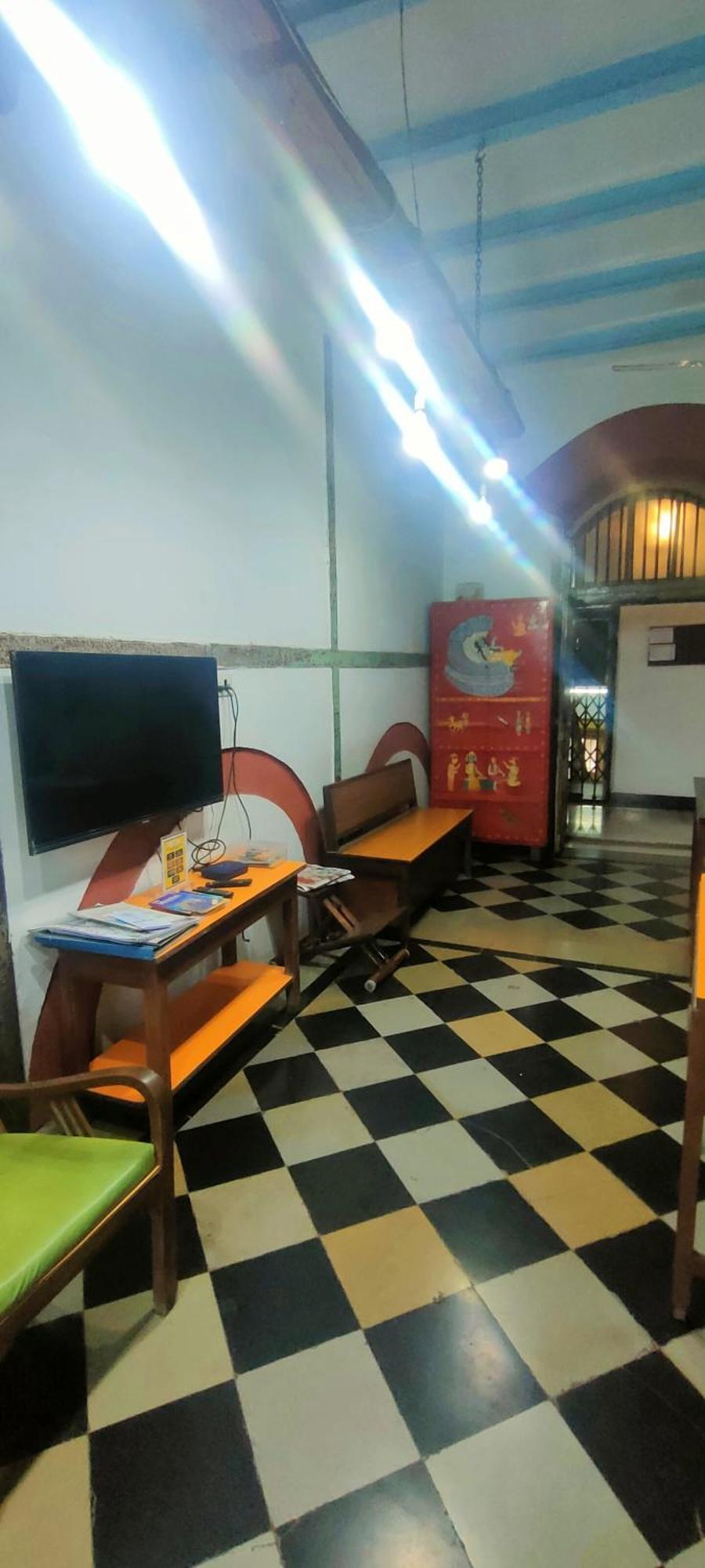 Vasantashram Csmt Mumbai, Free Wifi With 1940s Retro Vibe Hostel Mumbai