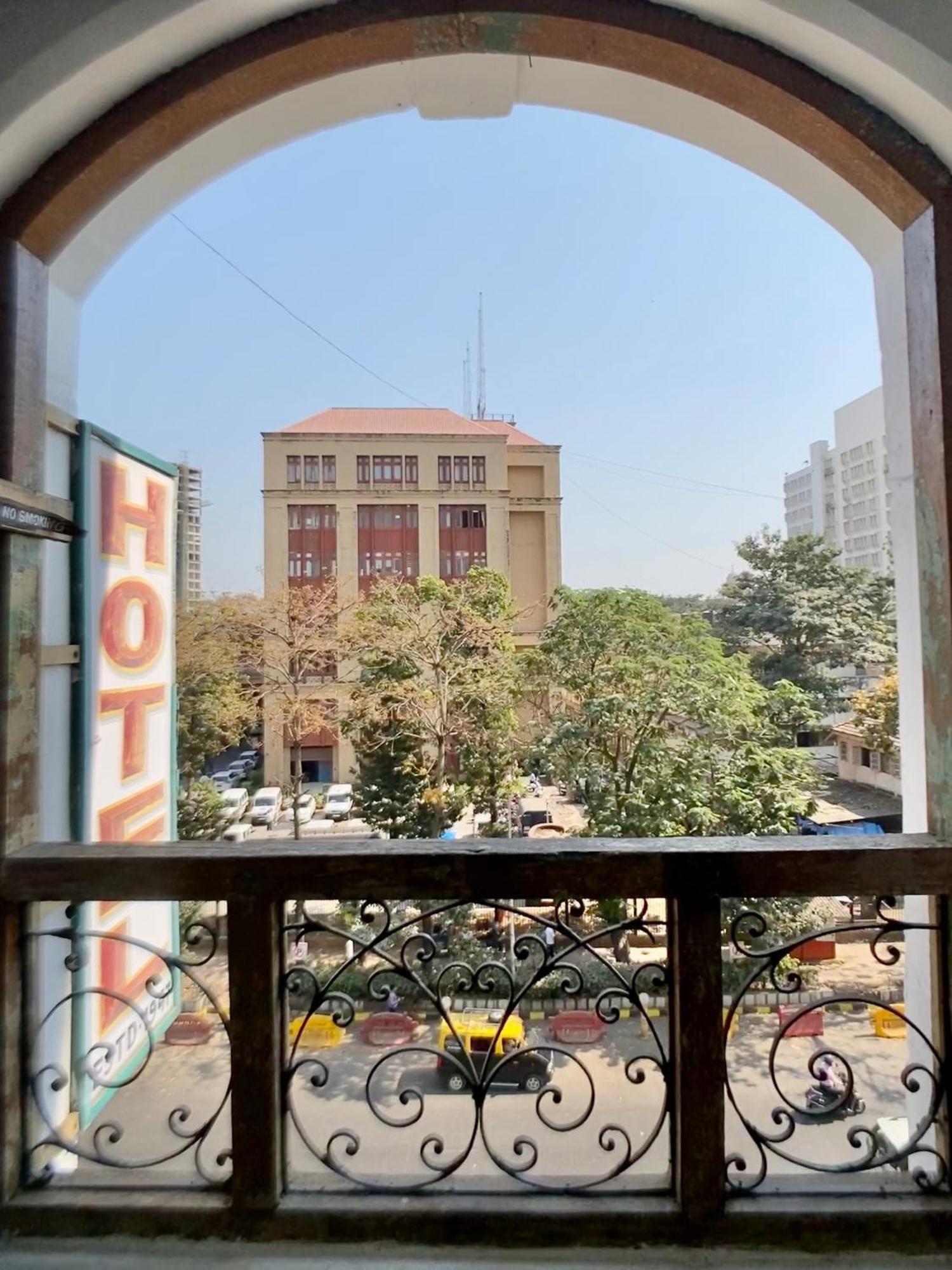 Hostel Vasantashram Csmt Mumbai, Free Wifi With 1940s Retro Vibe