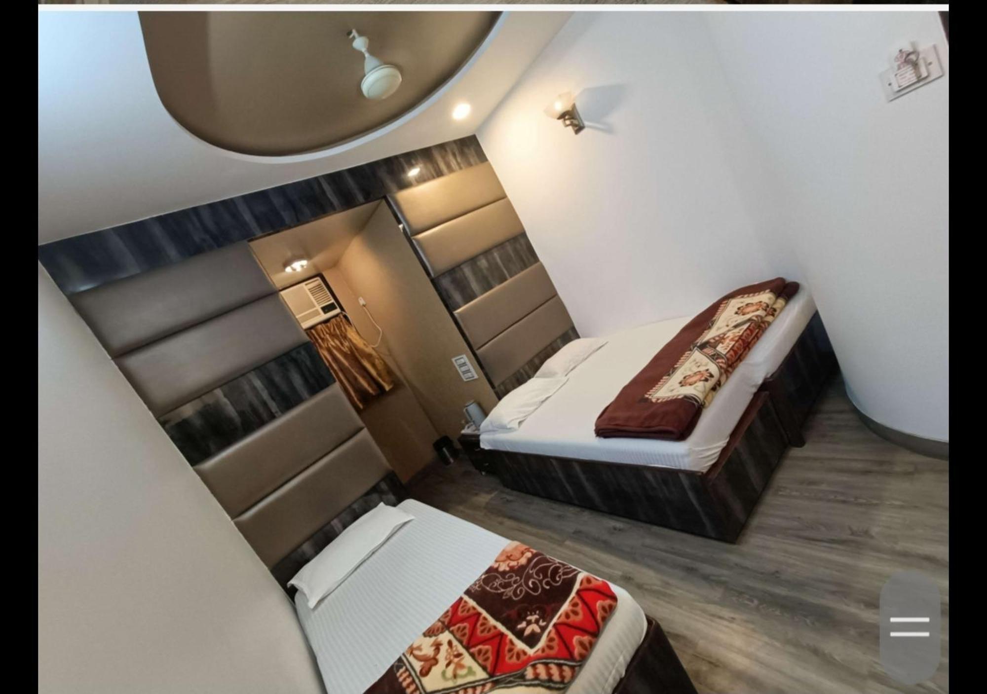 Broadway Colaba Hotel 2*