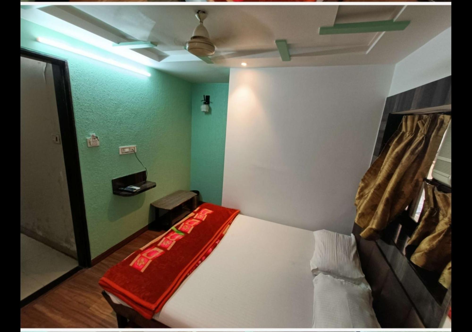 Hotel Broadway Colaba 2*