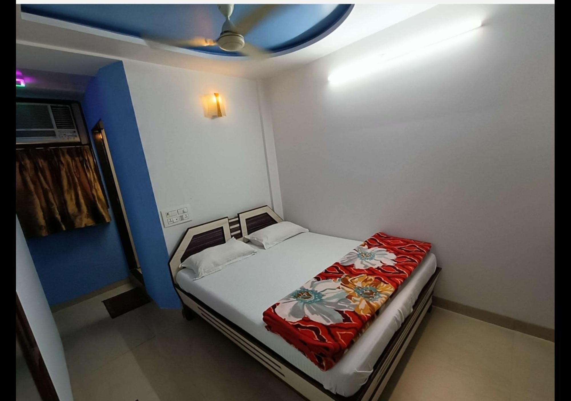 Broadway Colaba 2*