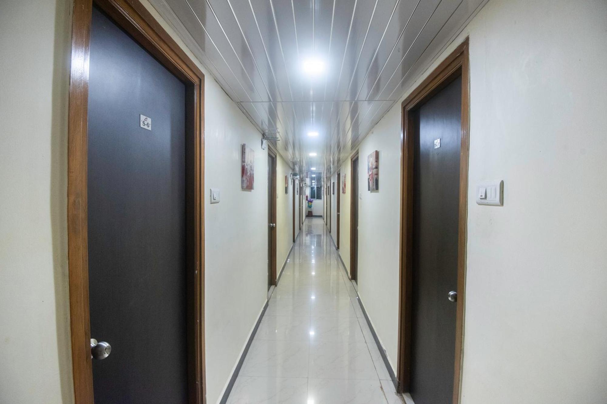 Capital O 6202 Ashir Hotel Mumbai