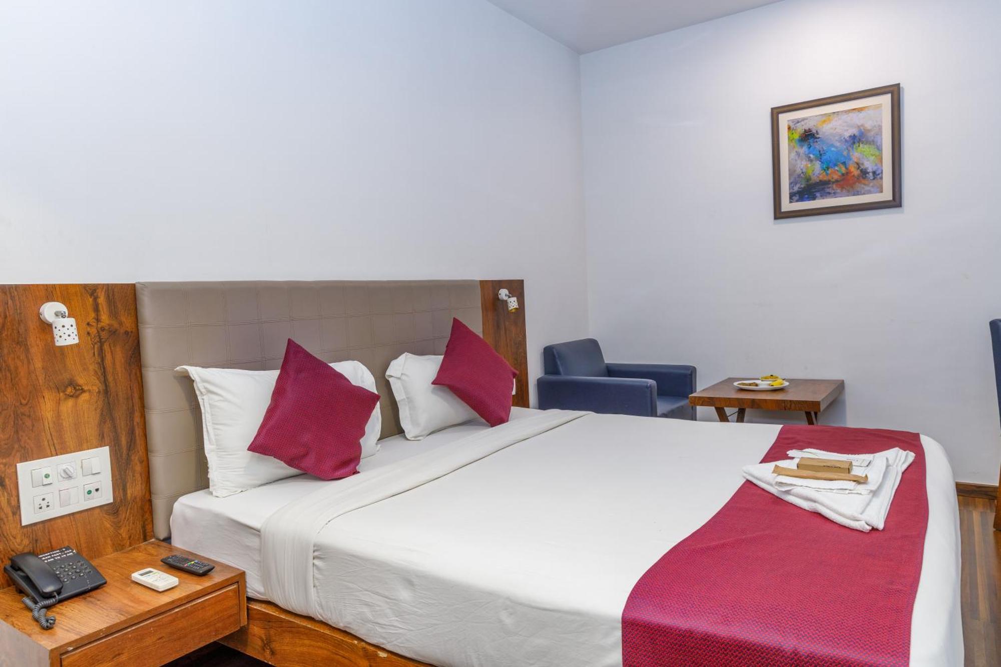 J And Banquets Hotel 3*