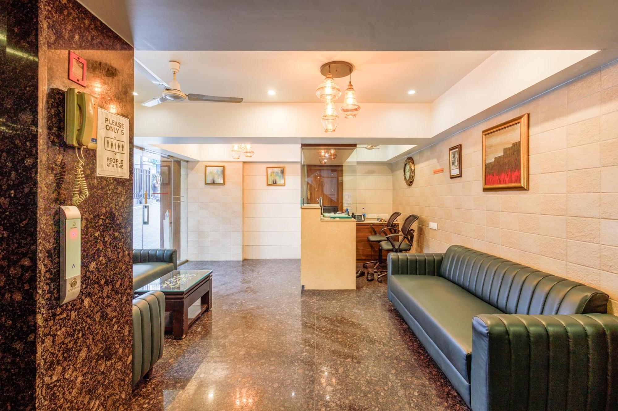 Hotel J And Banquets 3*