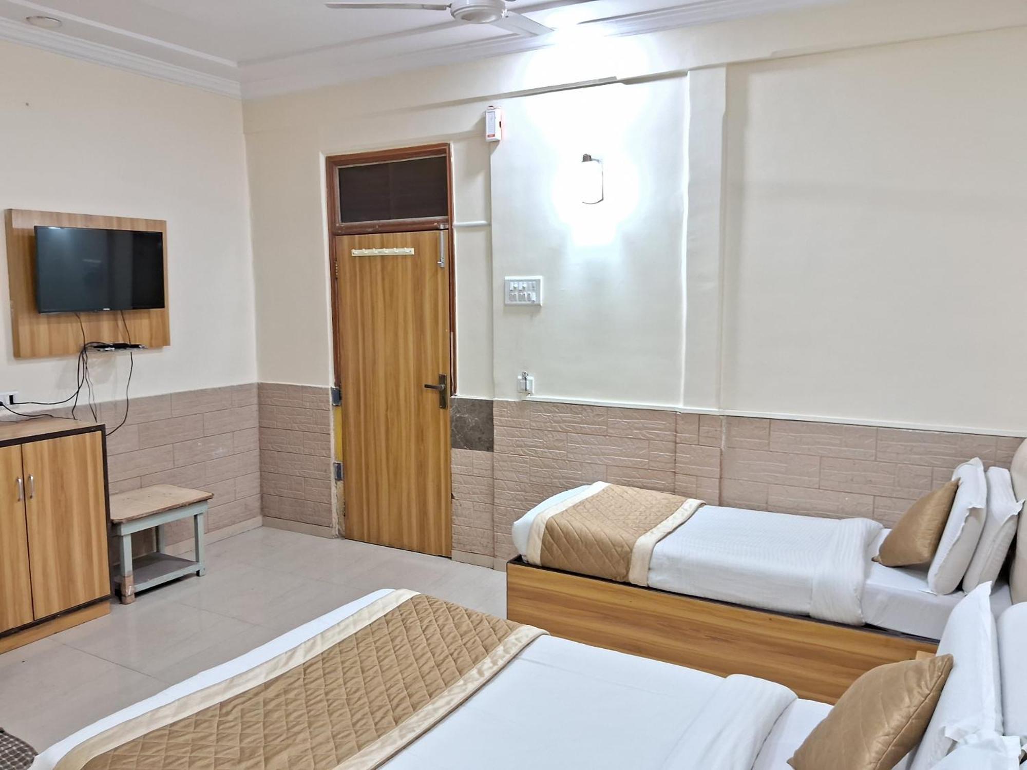 Hotel Swapna International 3*
