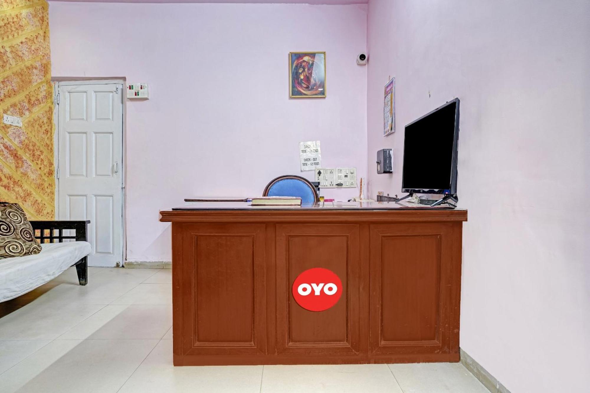 Oyo Flagship Raj Near Juhu Beach Hotel