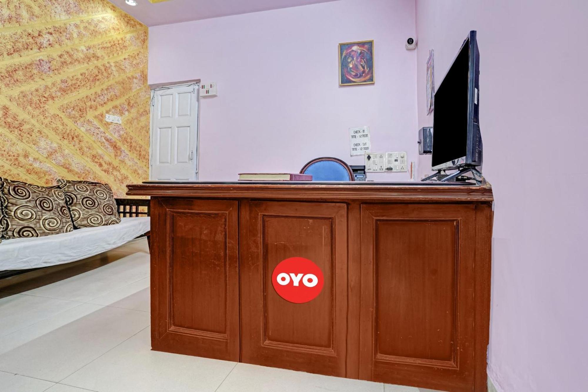 Hotel Oyo Flagship Raj Near Juhu Beach 3*