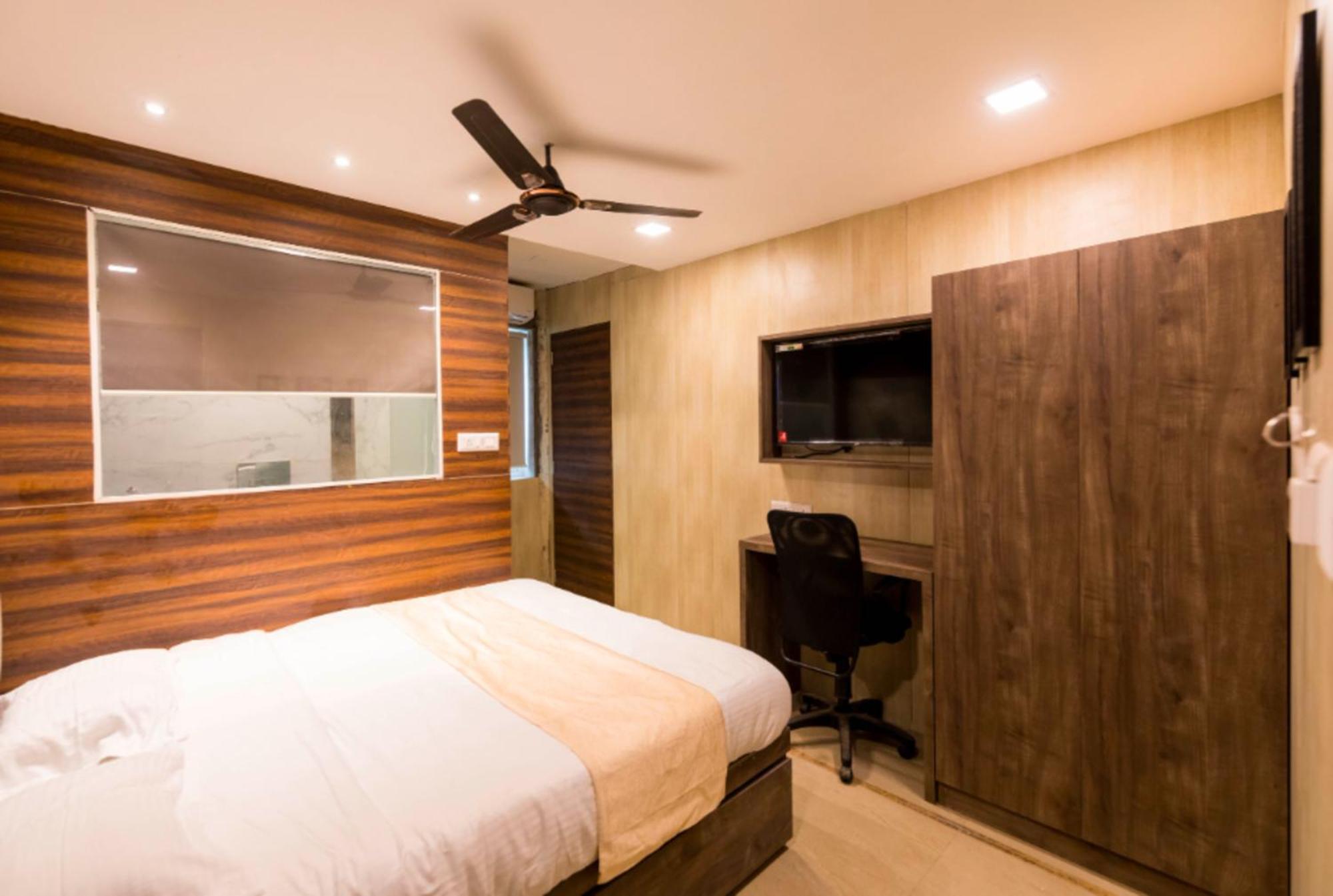 Hotel New Sky Palace Residency- Near International Airport Andheri East 3*