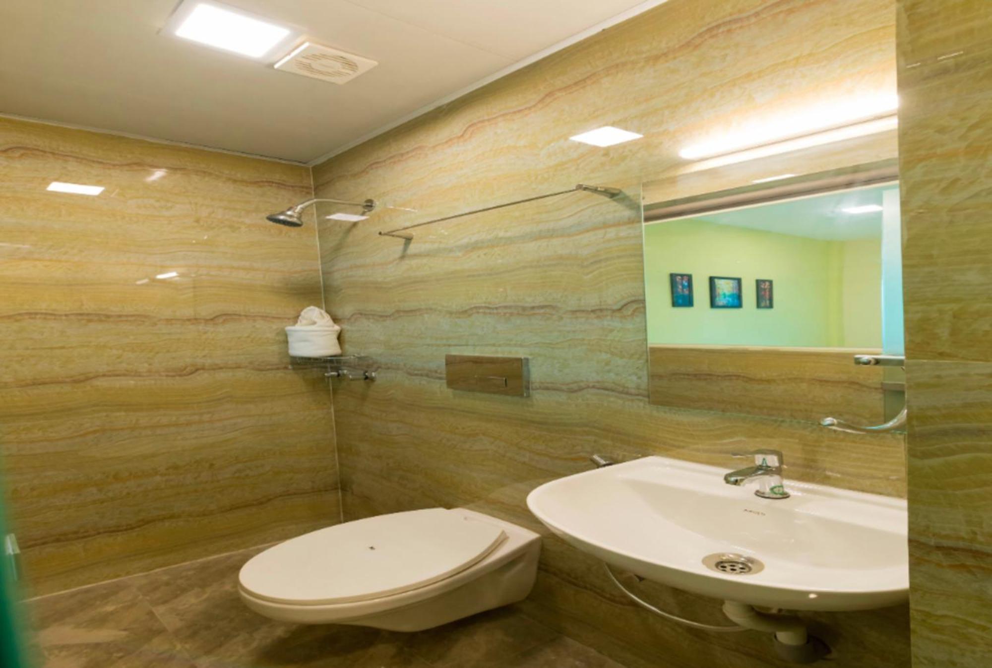 New Sky Palace Residency- Near International Airport Andheri East Hotel