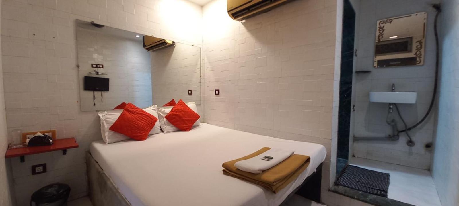 Janata Bed & Breakfast Mumbai