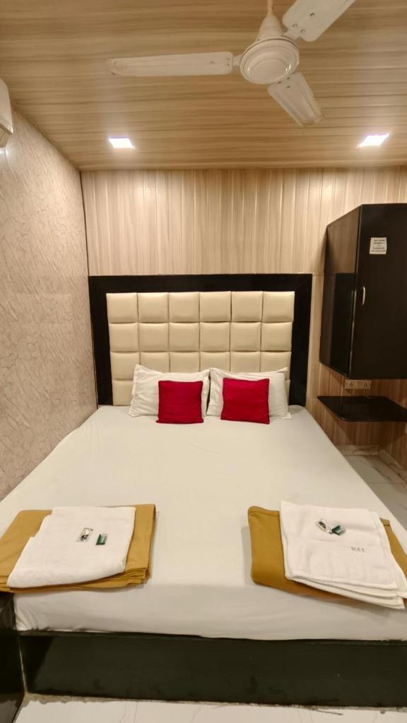 Janata Bed & Breakfast Mumbai