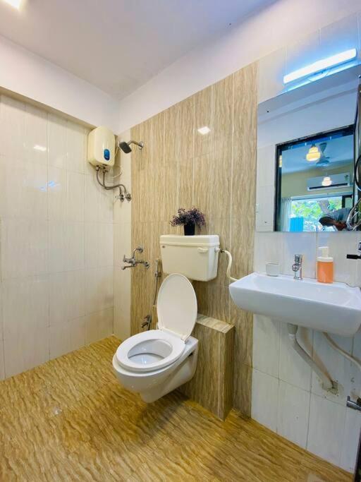 Apartment Pali Carters Building 102, 20th Road, Khar West By Connekt Homes Mumbai