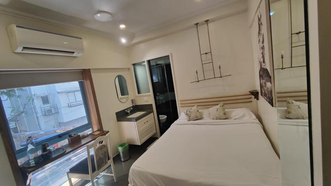 Hotel Kemps Corner 2*