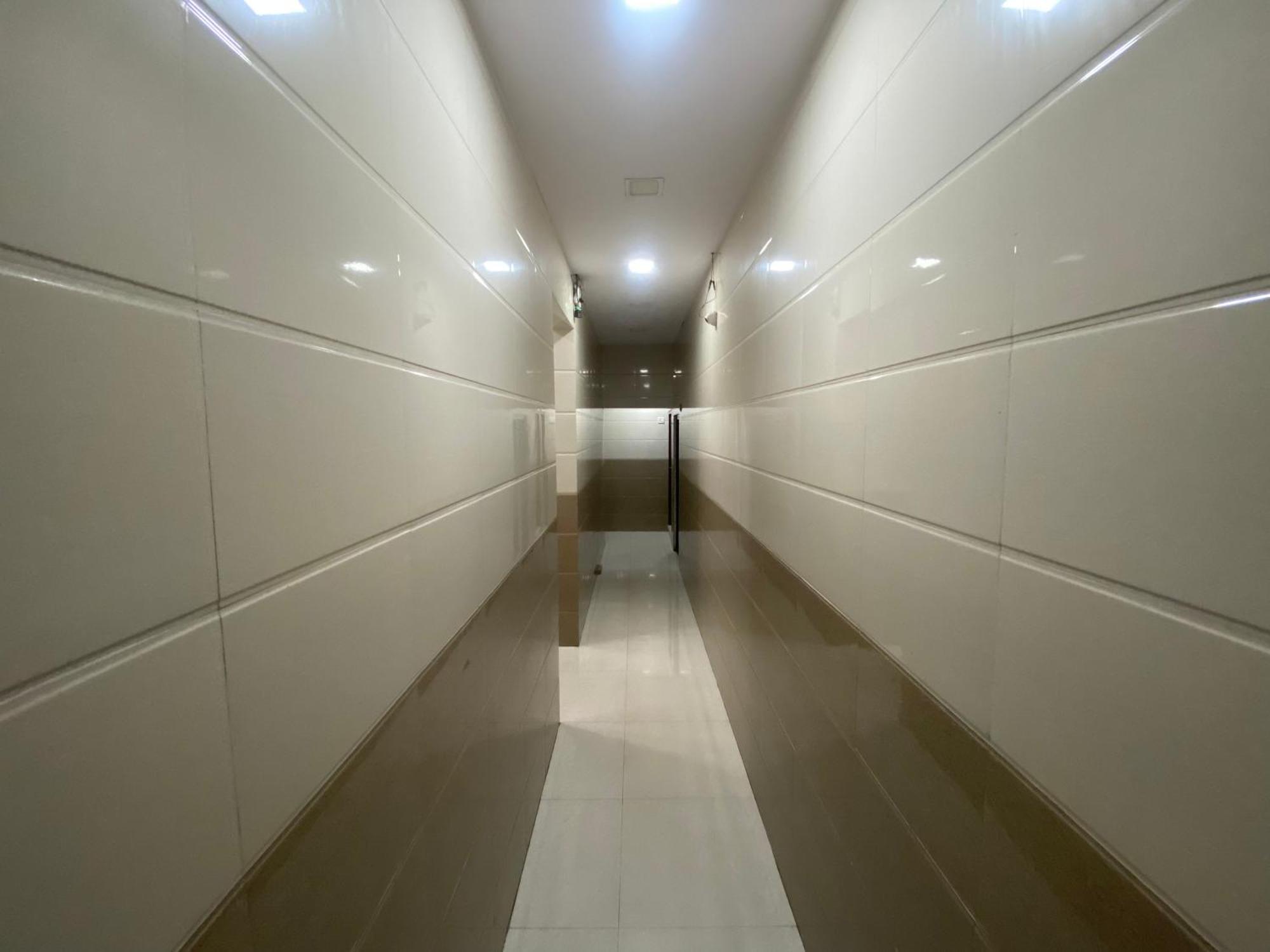Apsara- Near J J Hospital Hotel 2*