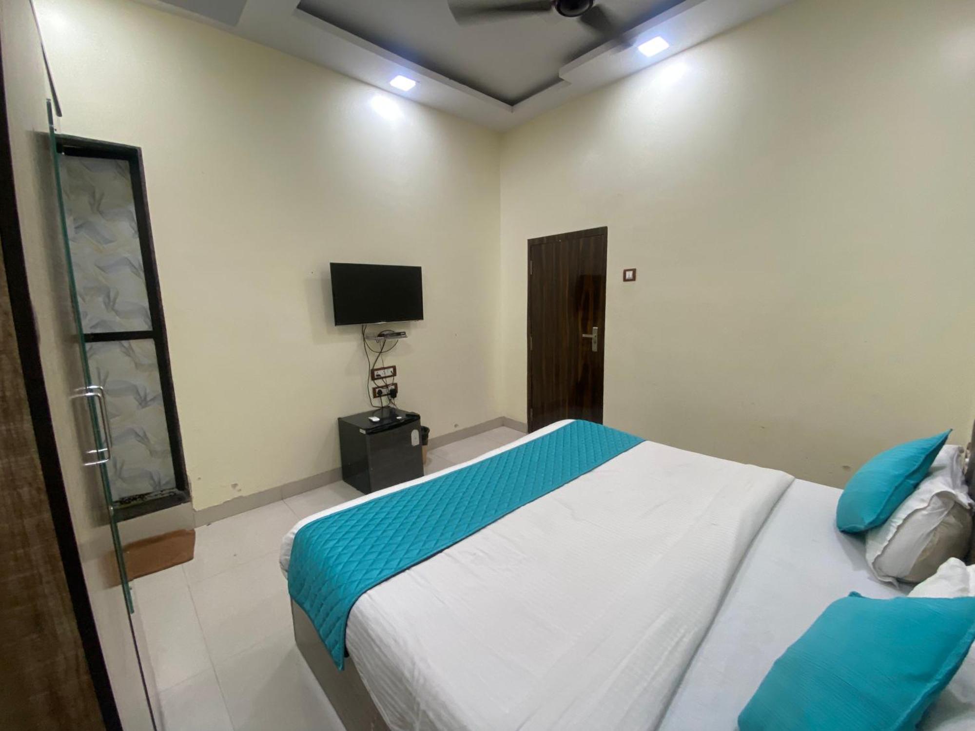 Hotel Apsara- Near J J Hospital Mumbai
